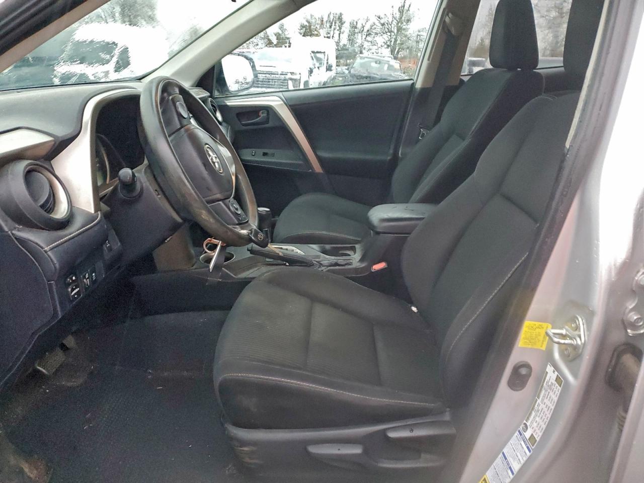 2013 TOYOTA RAV4 XLE photo 7