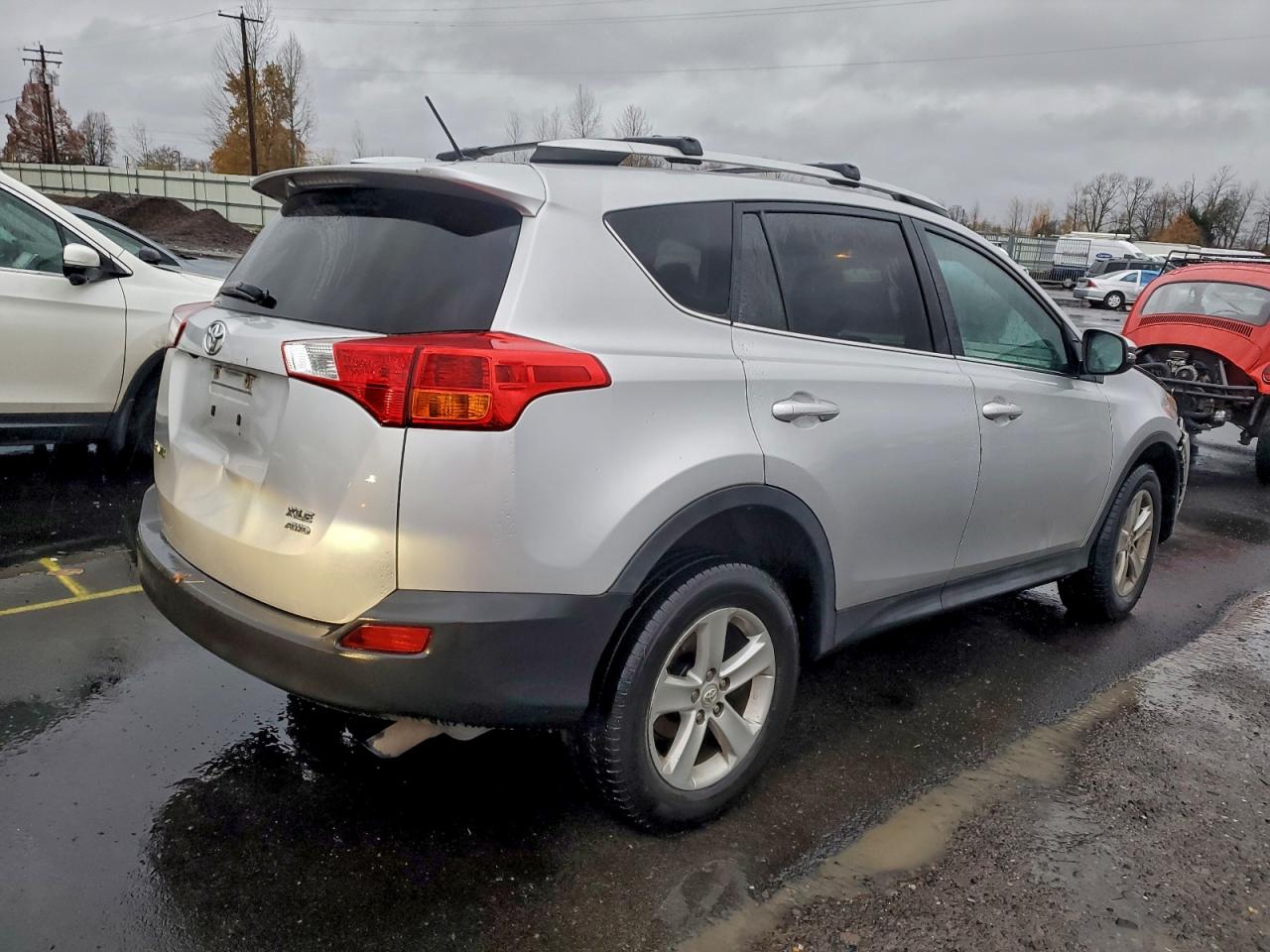 2013 TOYOTA RAV4 XLE photo 3