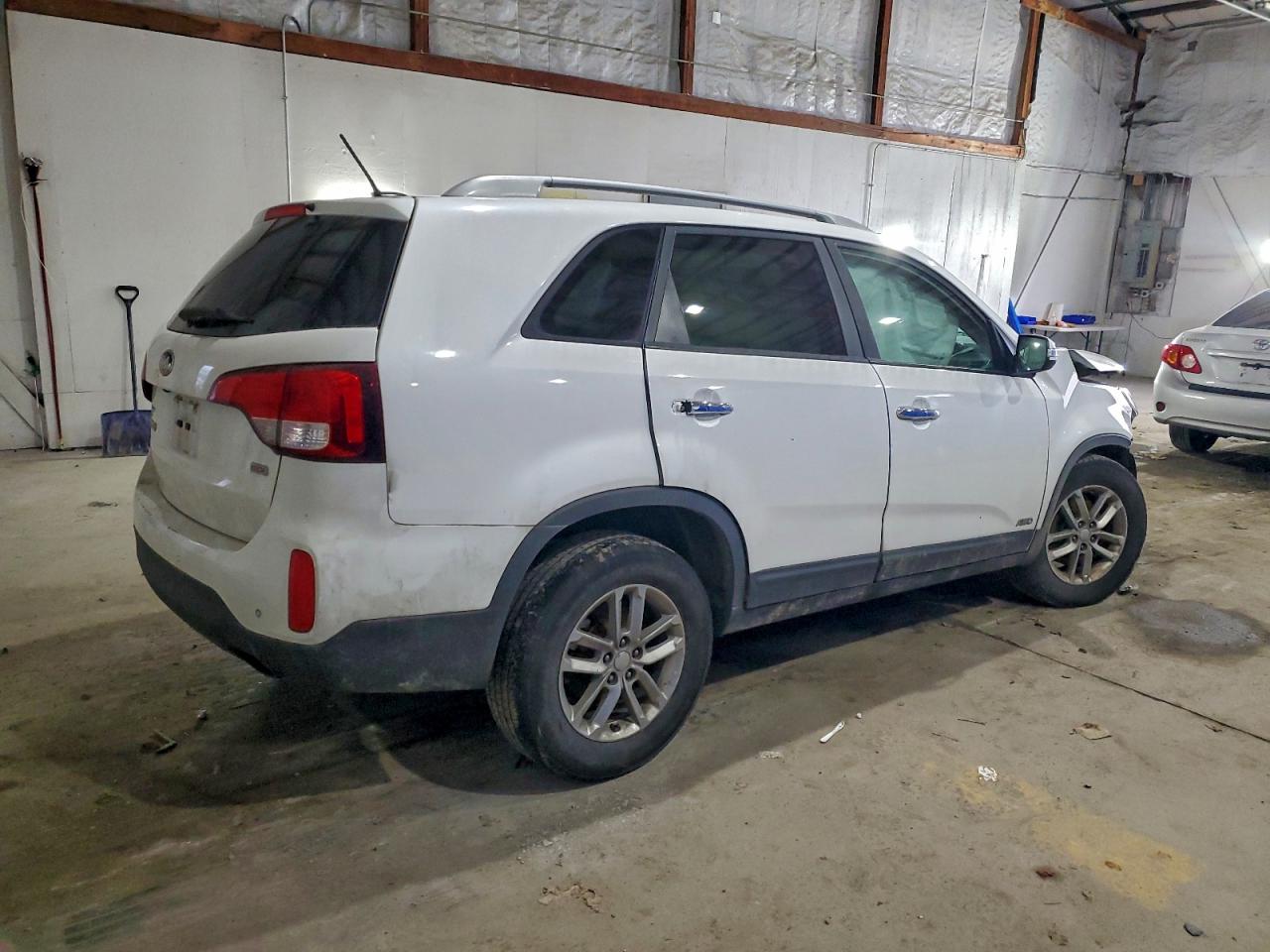 2015 KIA SORENTO LX photo 3