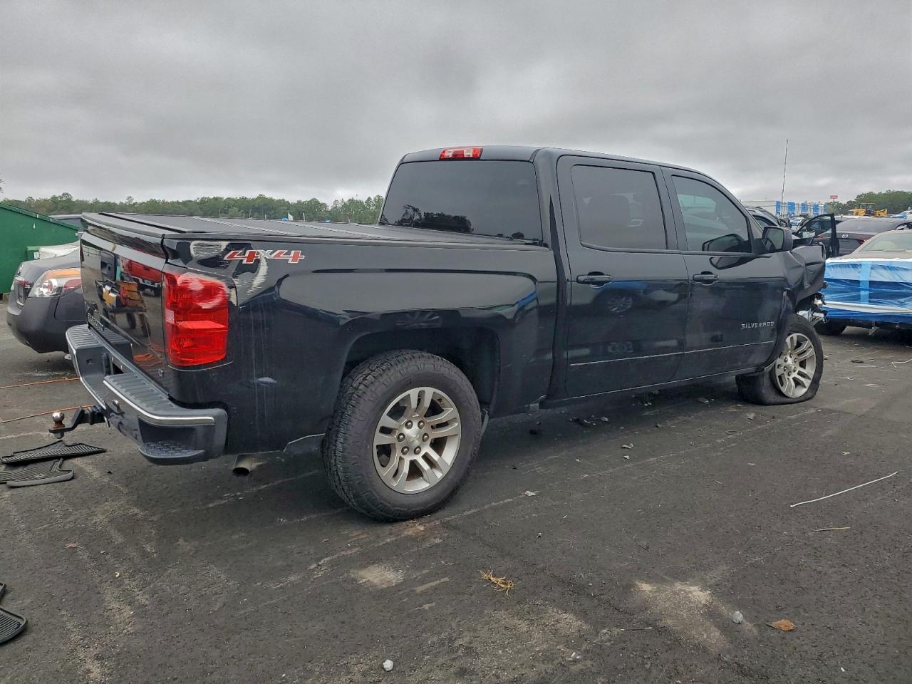 2017 CHEVROLET SILVERADO K1500 LT photo 3