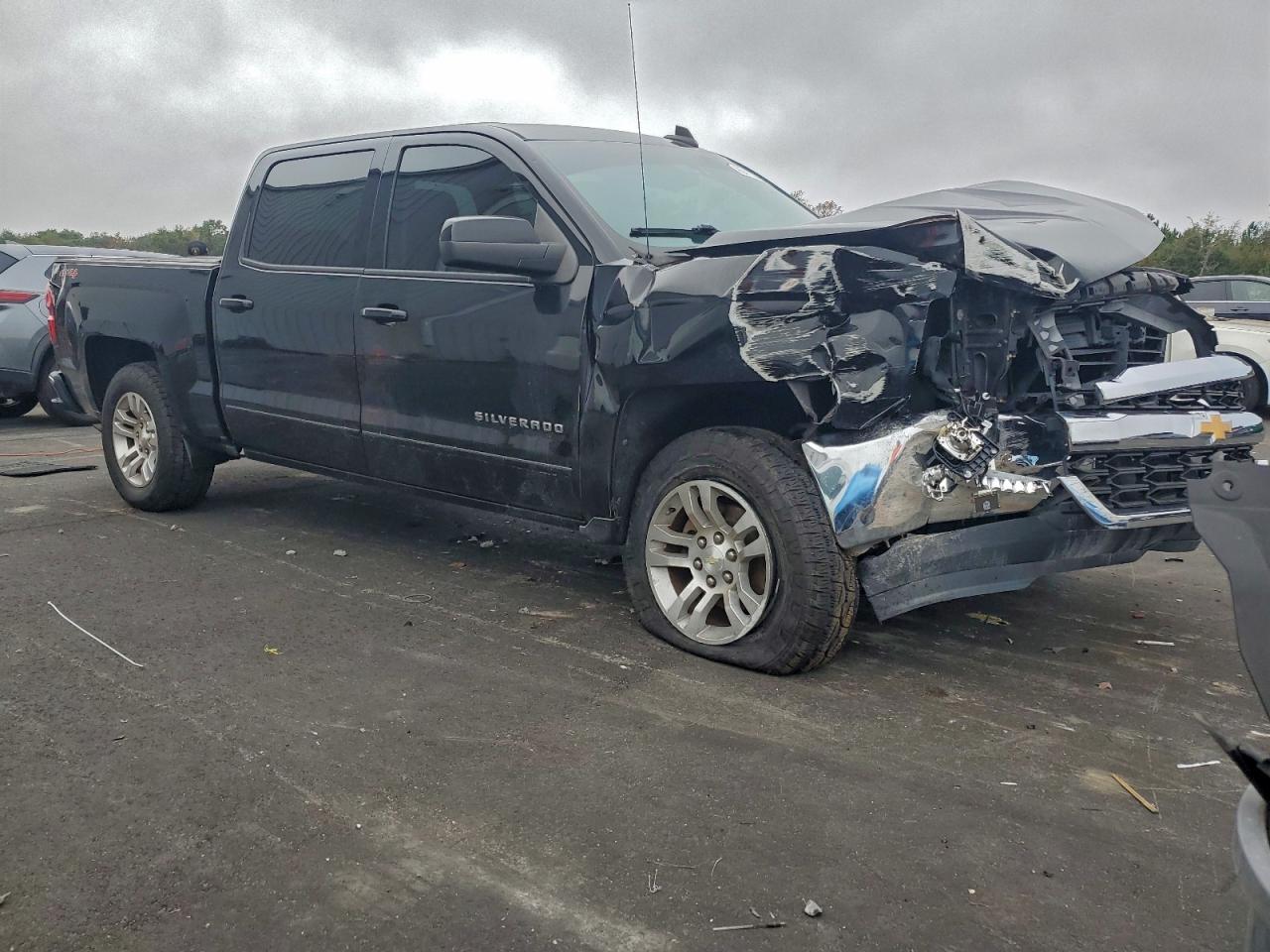 2017 CHEVROLET SILVERADO K1500 LT photo 4