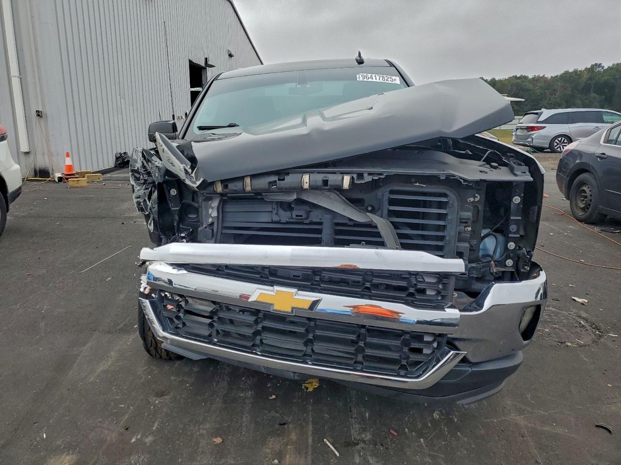 2017 CHEVROLET SILVERADO K1500 LT photo 5