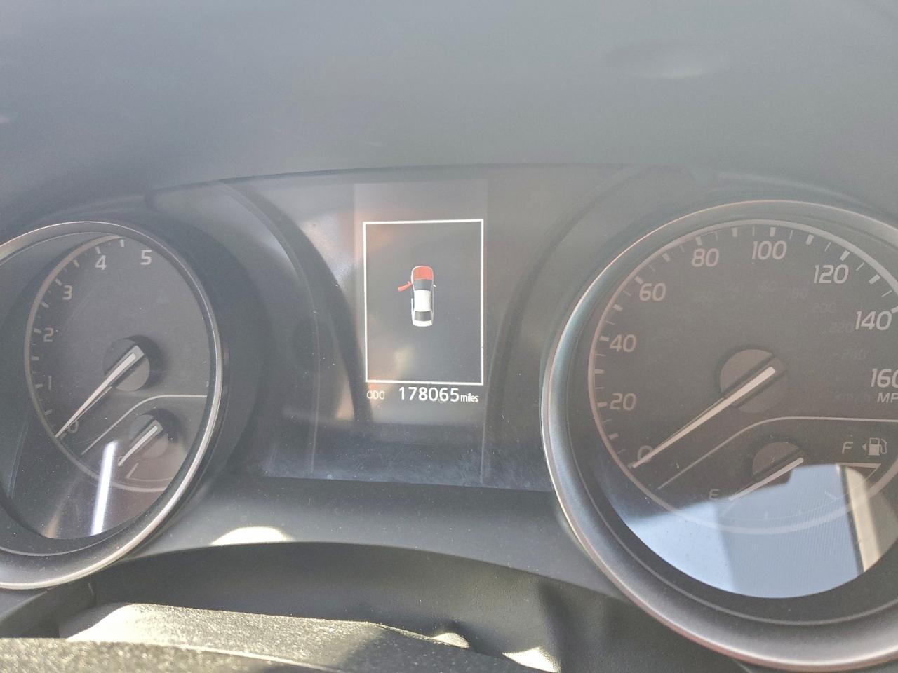 2021 TOYOTA CAMRY SE photo 9