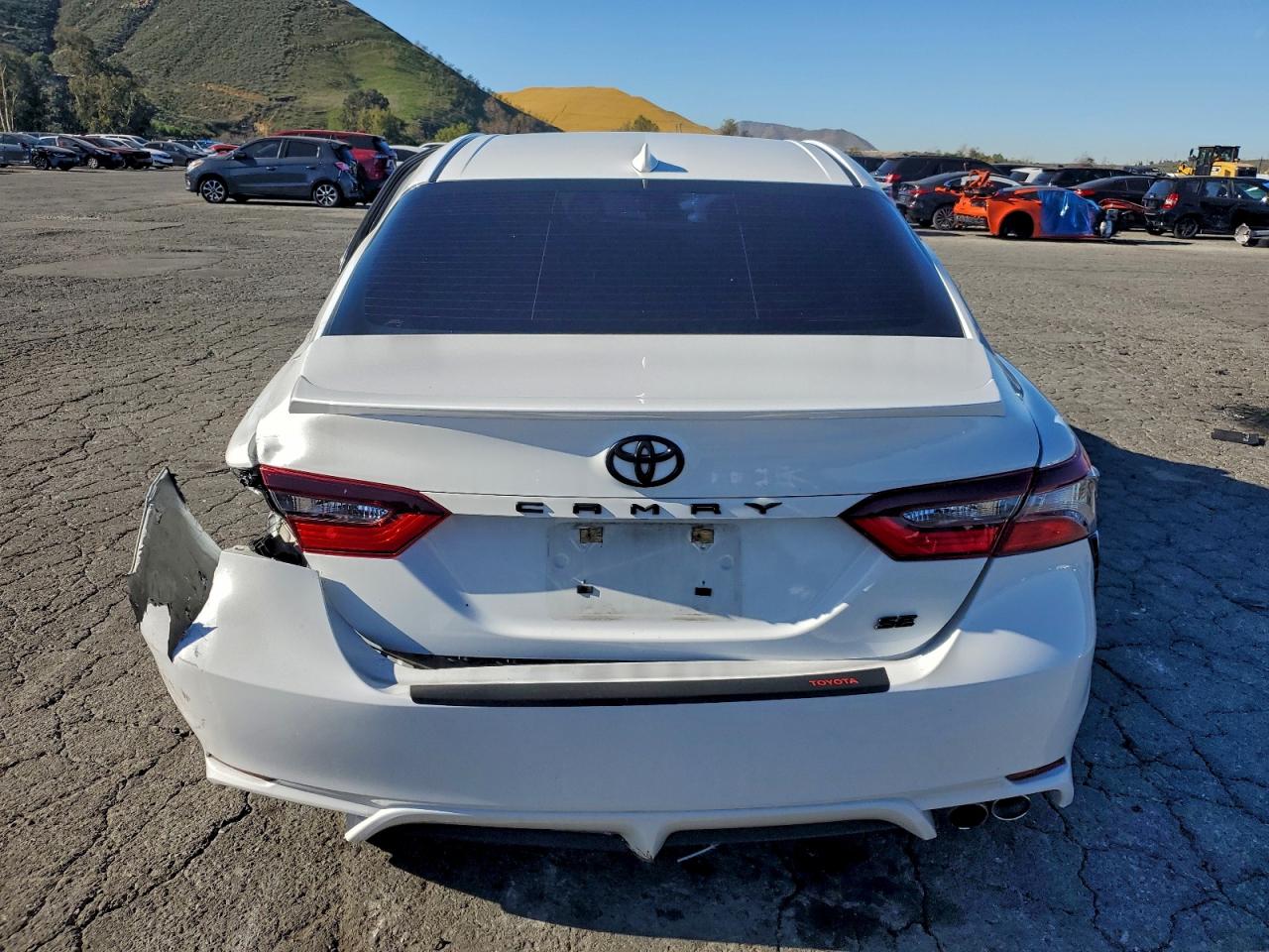 2021 TOYOTA CAMRY SE photo 6