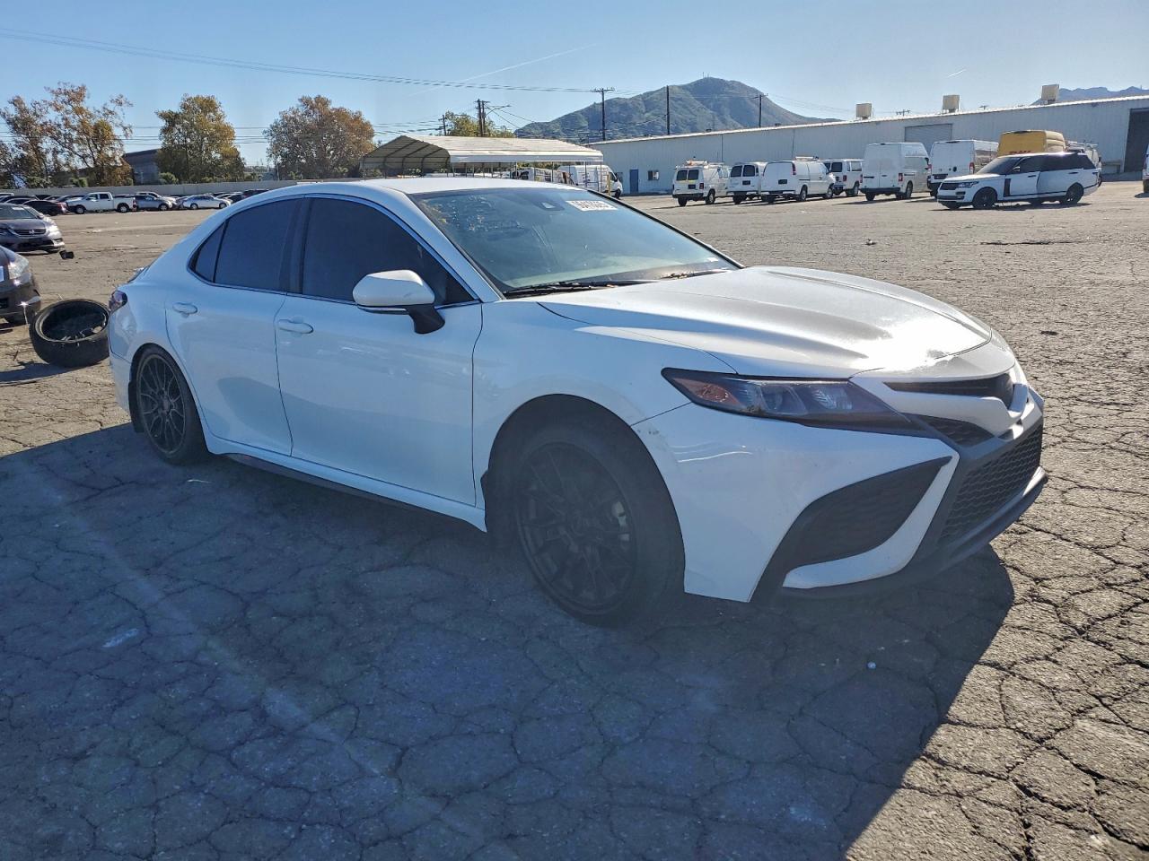 2021 TOYOTA CAMRY SE photo 4
