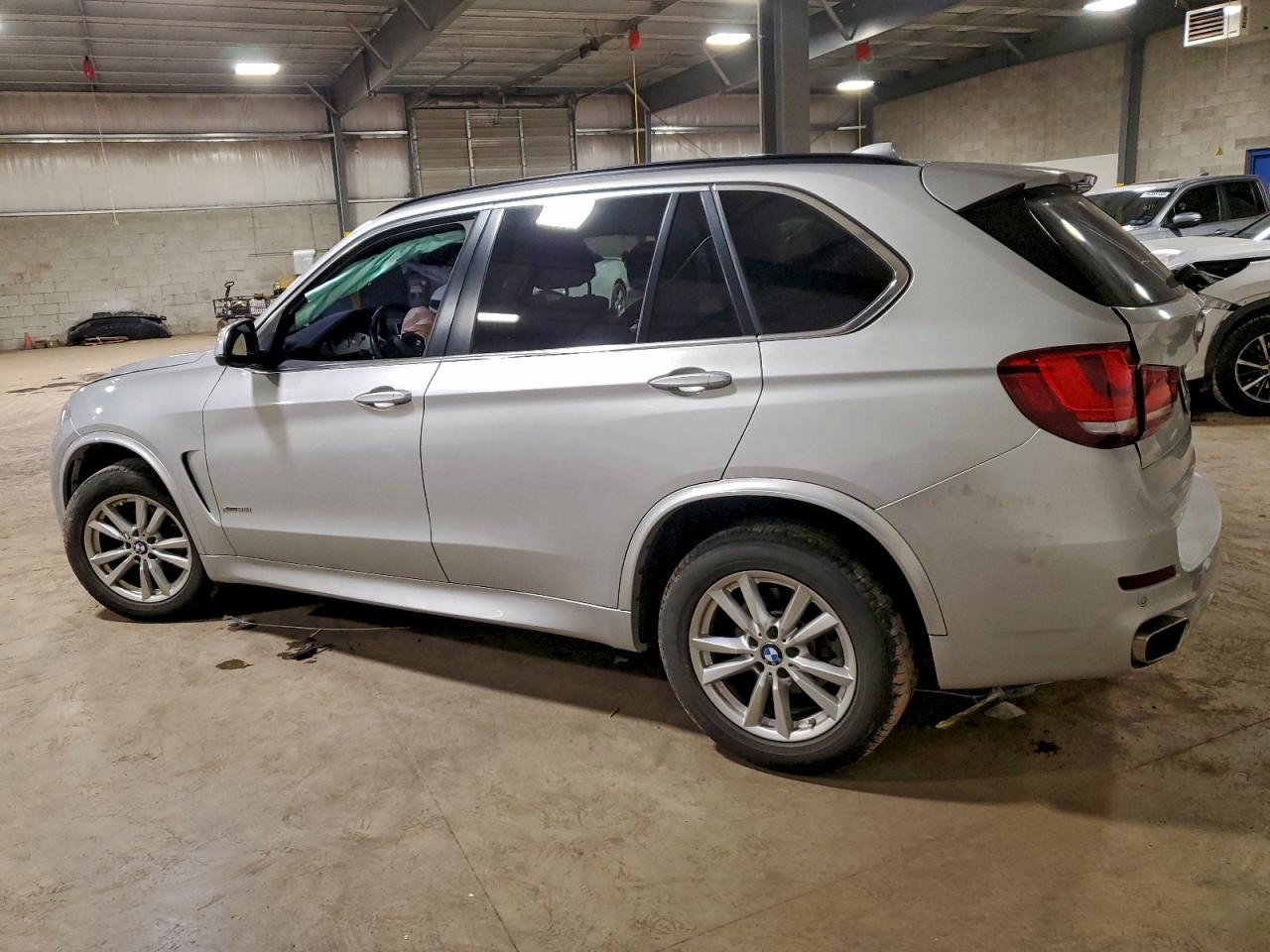 2015 BMW X5 XDRIVE35I photo 2