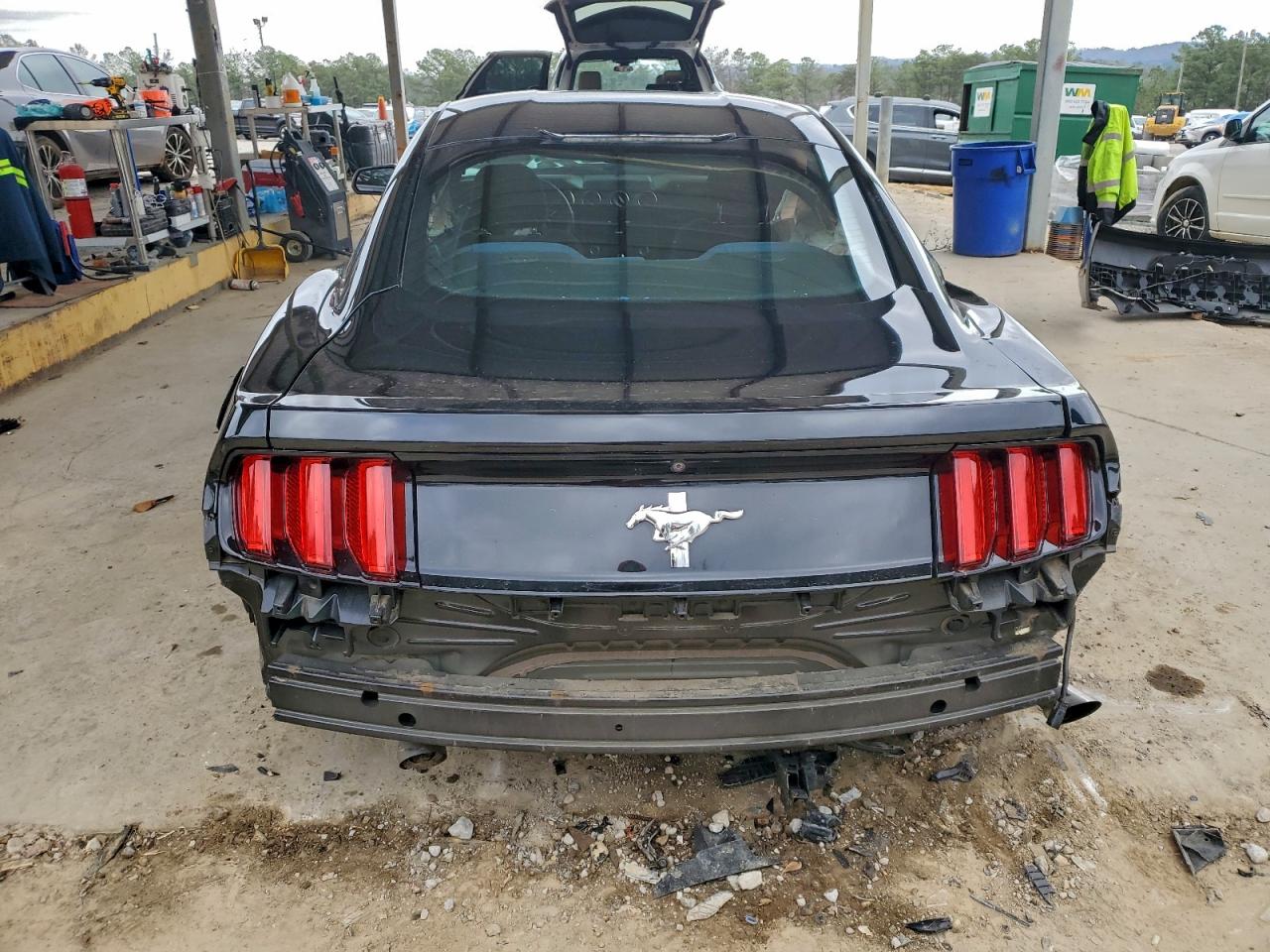 2017 FORD MUSTANG photo 6