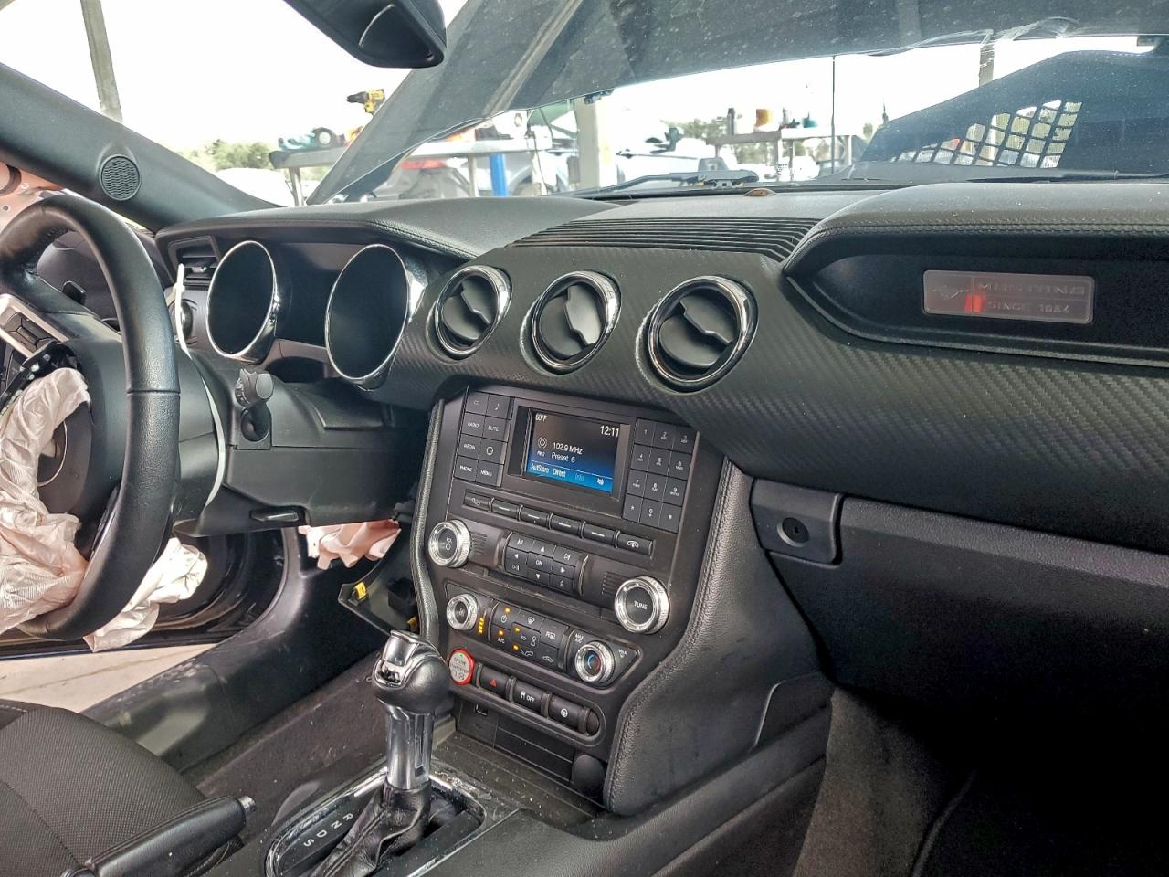2017 FORD MUSTANG photo 8