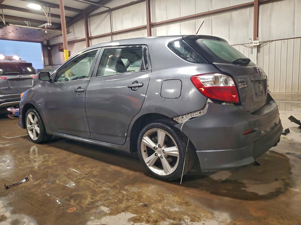 2010 TOYOTA COROLLA MATRIX S photo 2