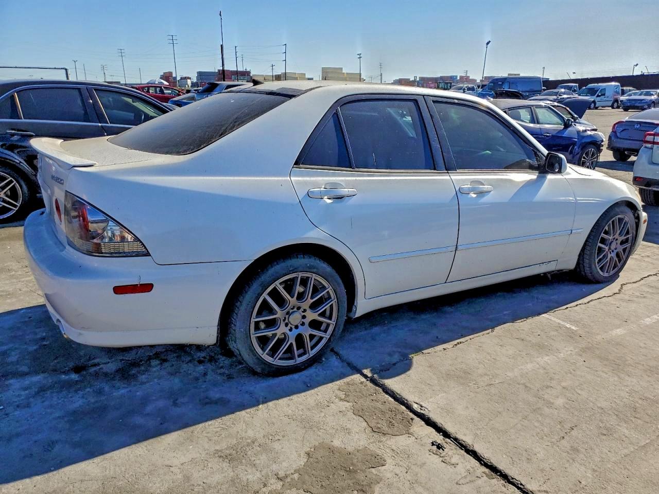 2003 LEXUS IS 300 photo 3