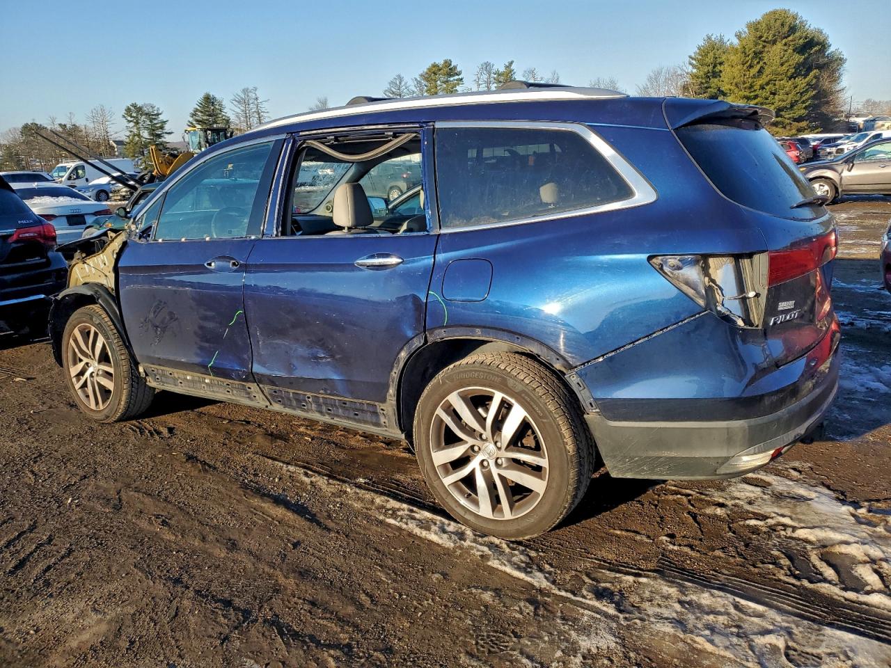 2016 HONDA PILOT TOURING photo 2