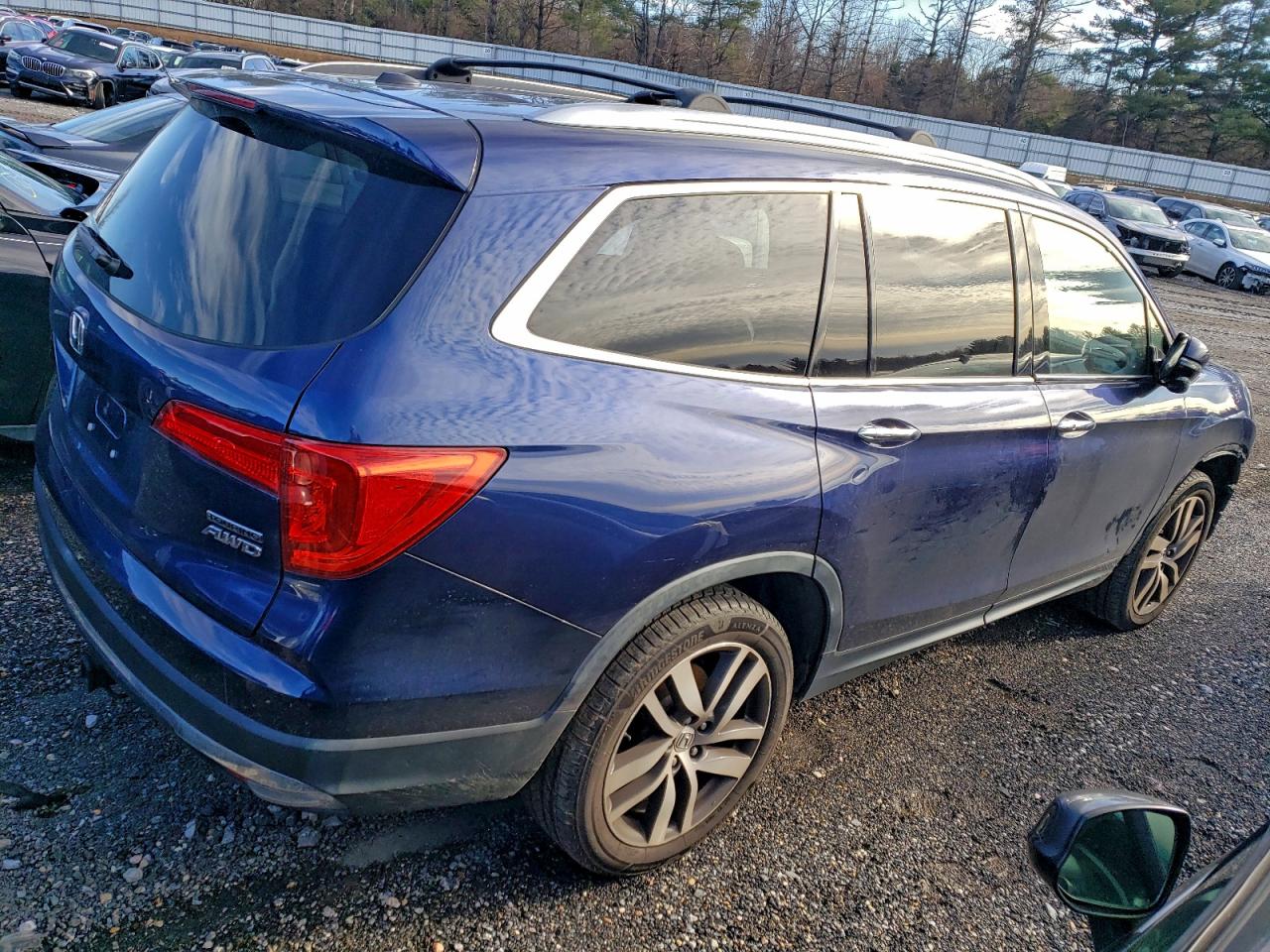 2016 HONDA PILOT TOURING photo 3
