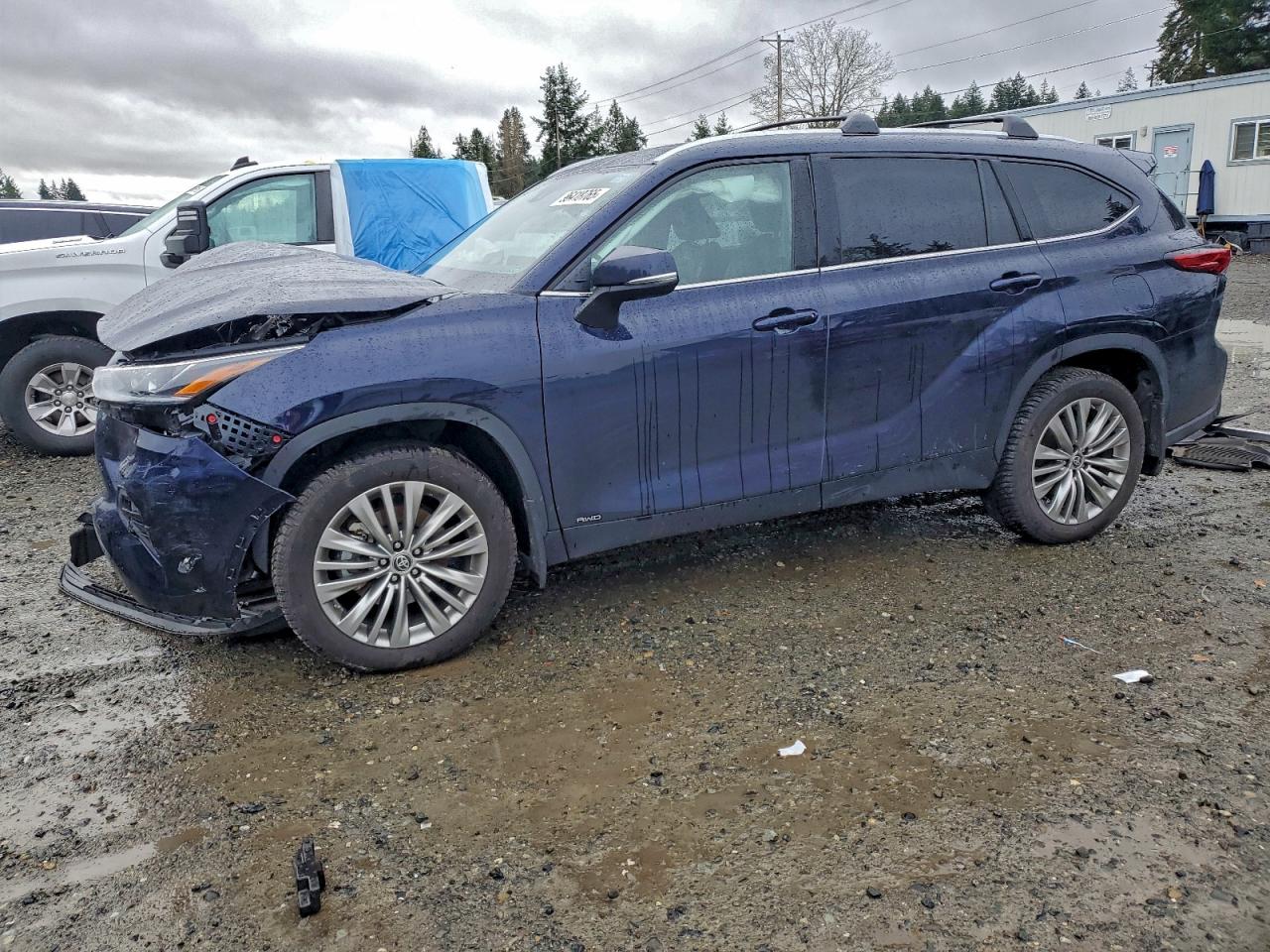 2022 TOYOTA HIGHLANDER HYBRID PLATINUM — FRONT END damage — photo 1