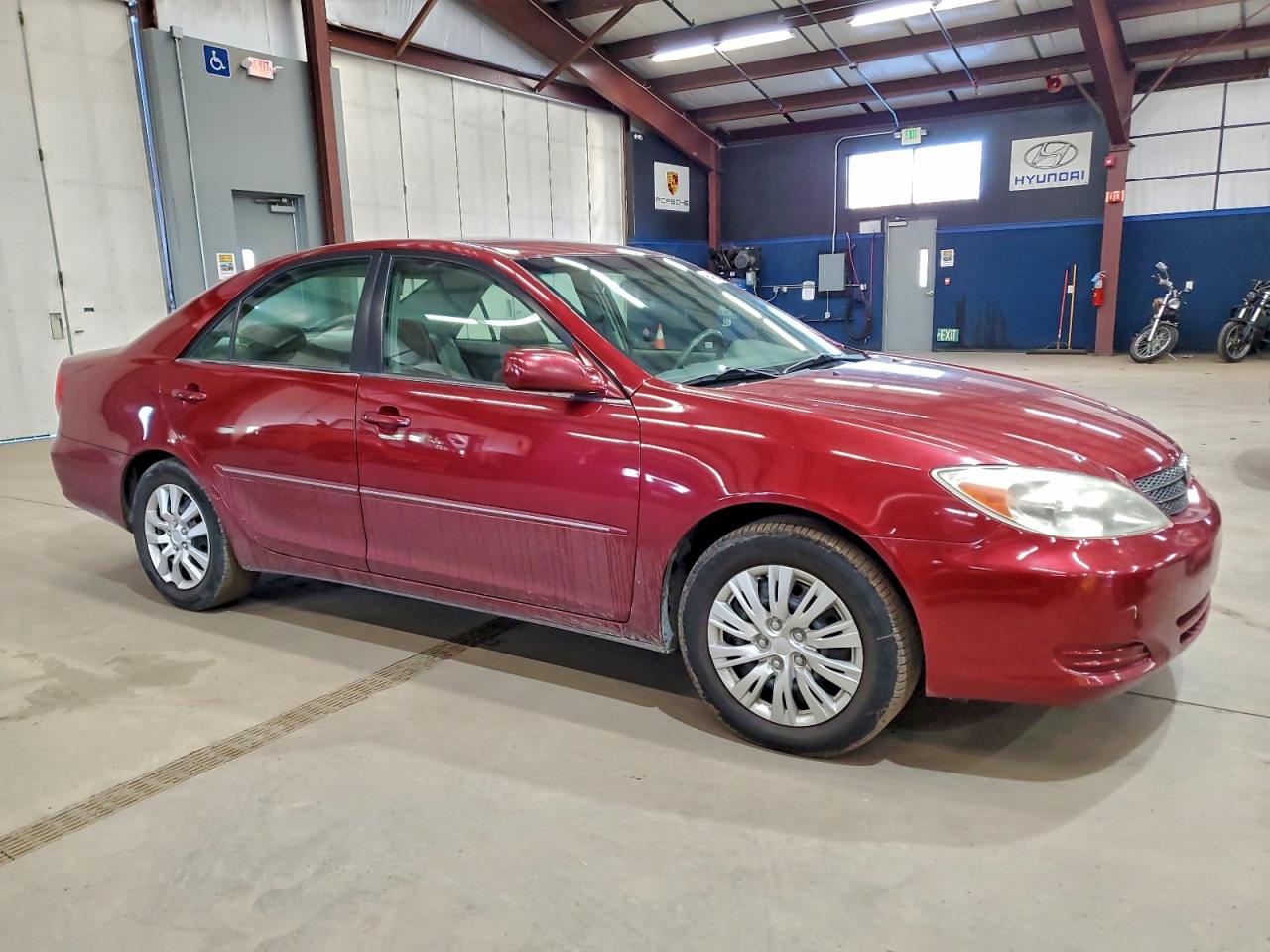 2002 TOYOTA CAMRY LE photo 4