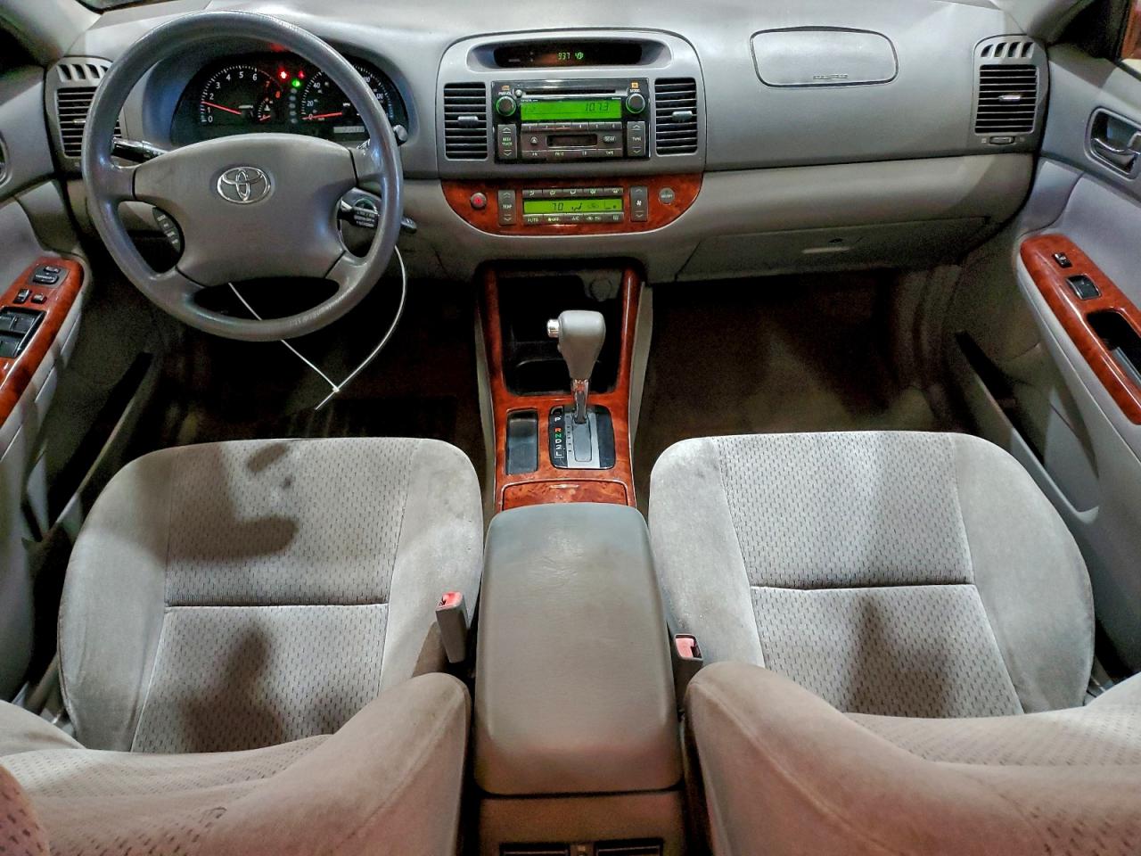 2002 TOYOTA CAMRY LE photo 8