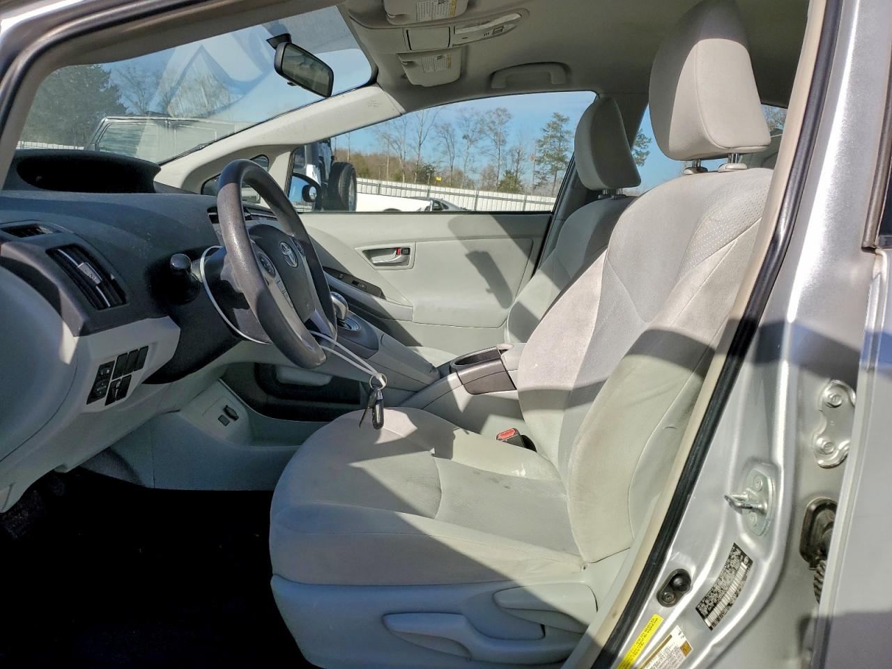 2014 TOYOTA PRIUS photo 7