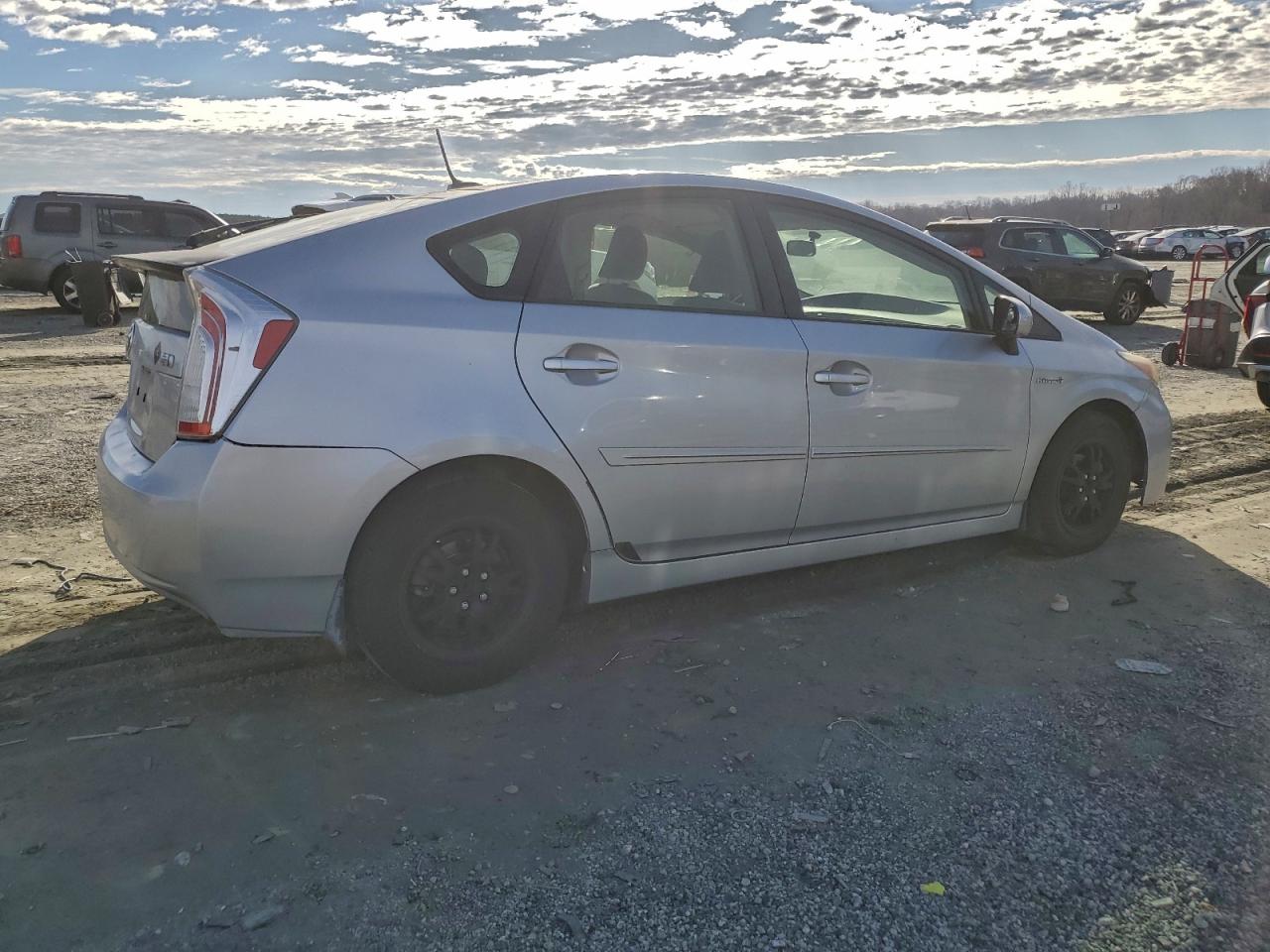 2014 TOYOTA PRIUS photo 3