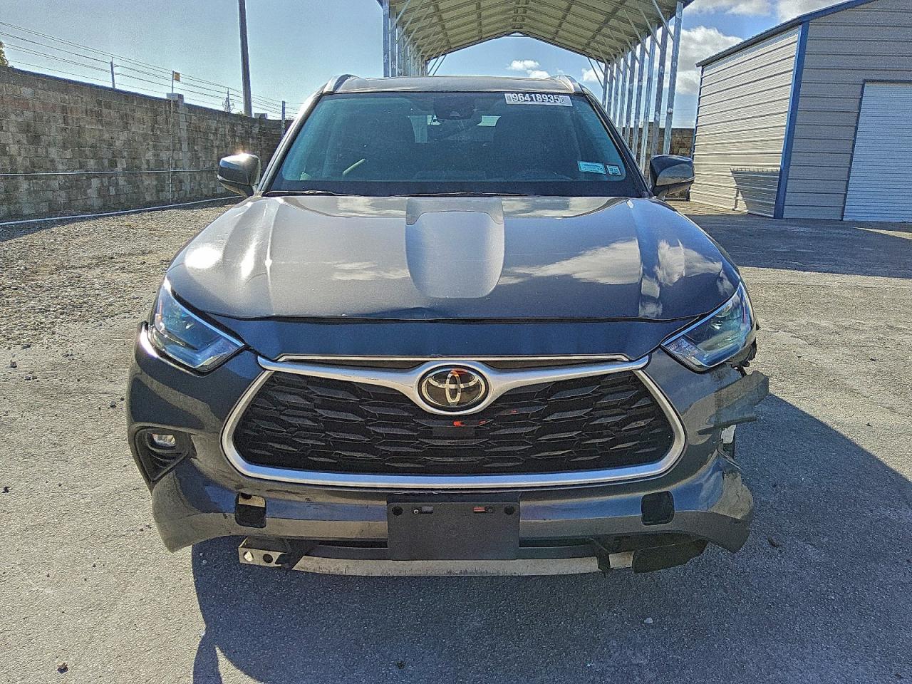 2021 TOYOTA HIGHLANDER XLE photo 5
