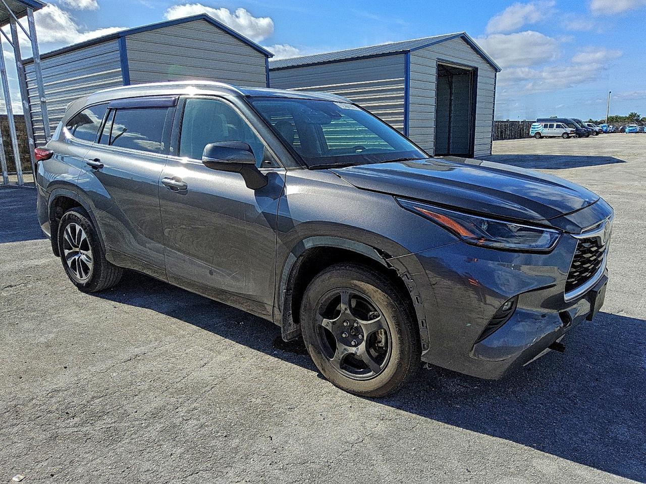 2021 TOYOTA HIGHLANDER XLE photo 4
