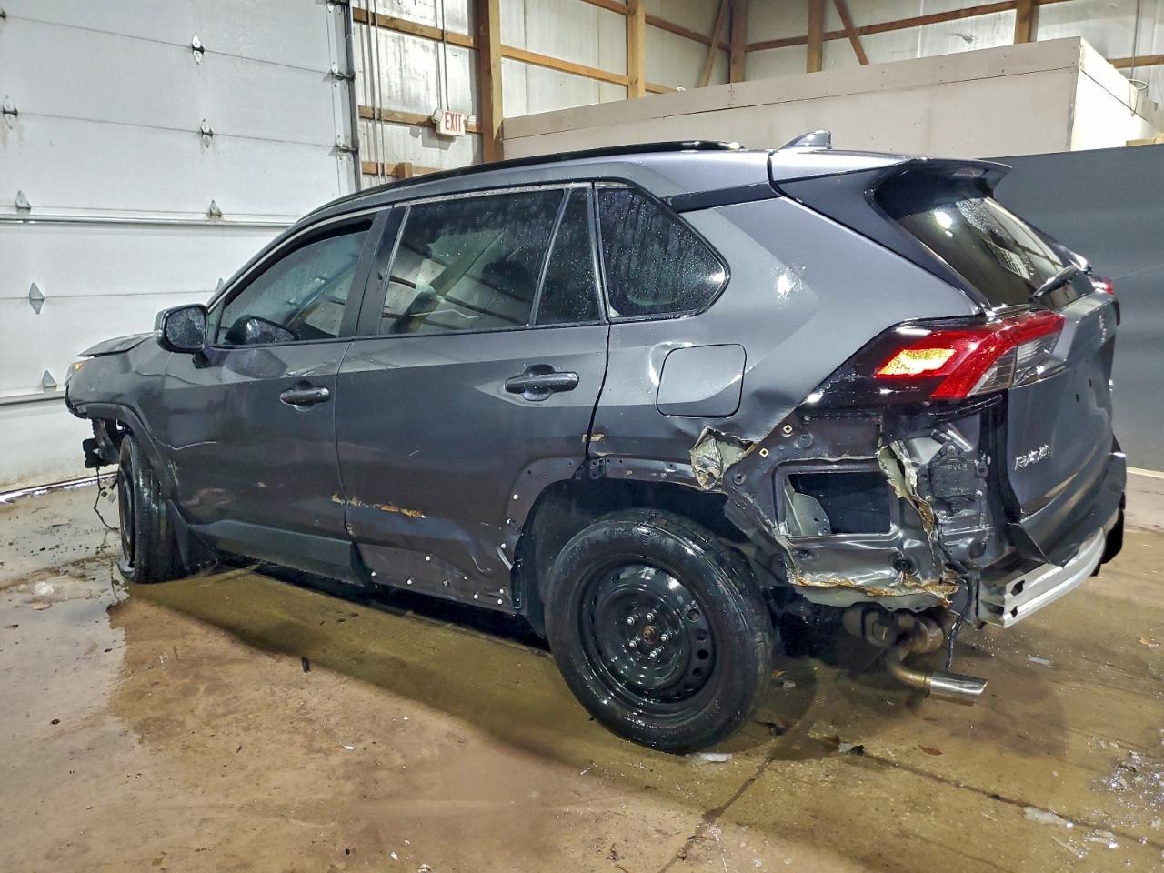 2021 TOYOTA RAV4 LE photo 2
