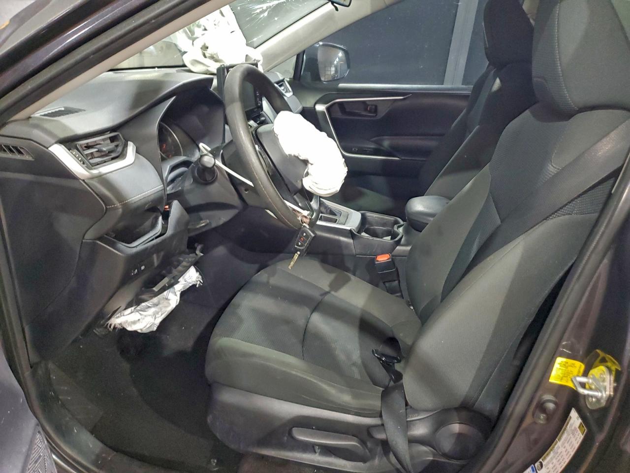 2021 TOYOTA RAV4 LE photo 7