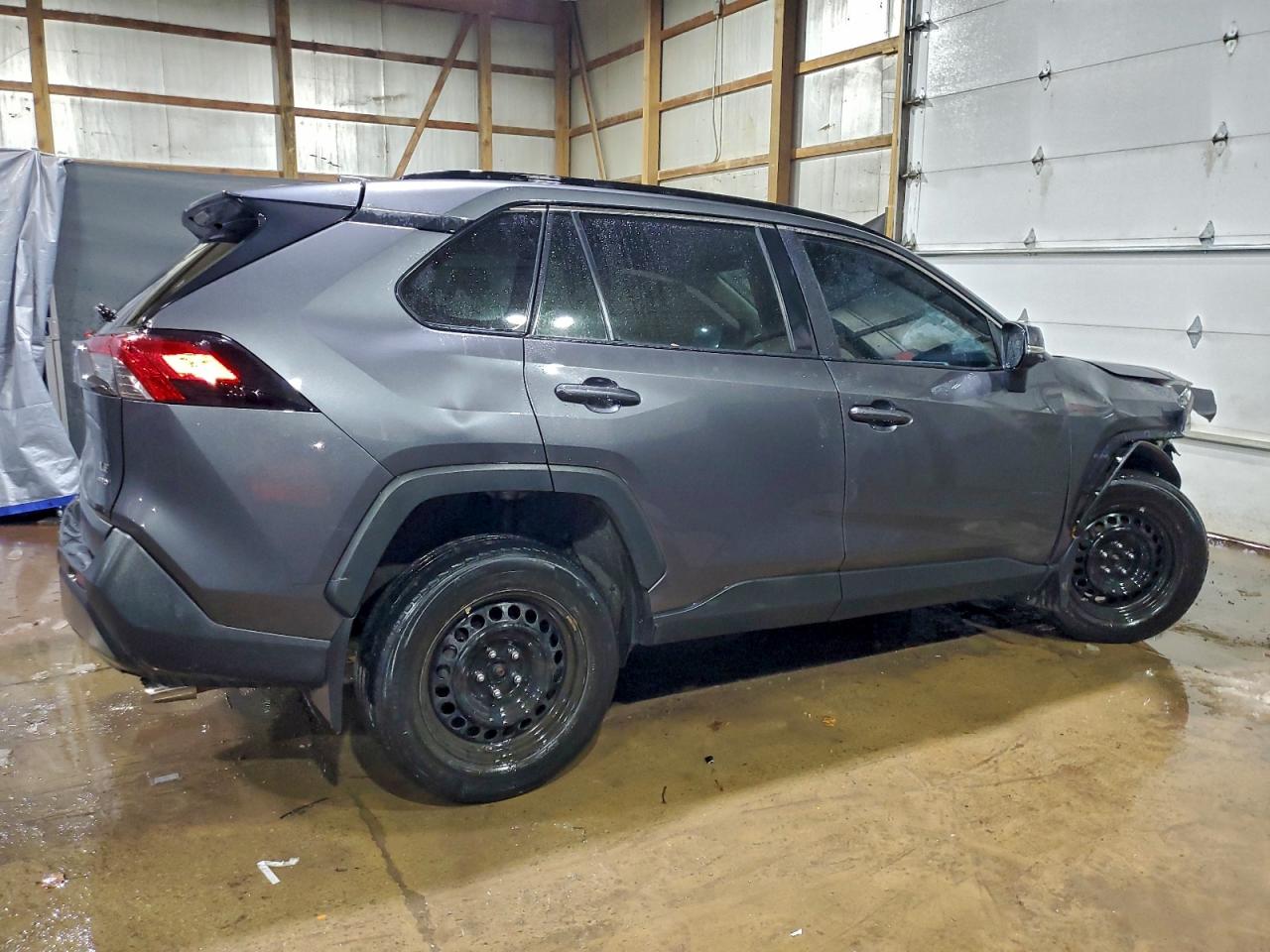 2021 TOYOTA RAV4 LE photo 3