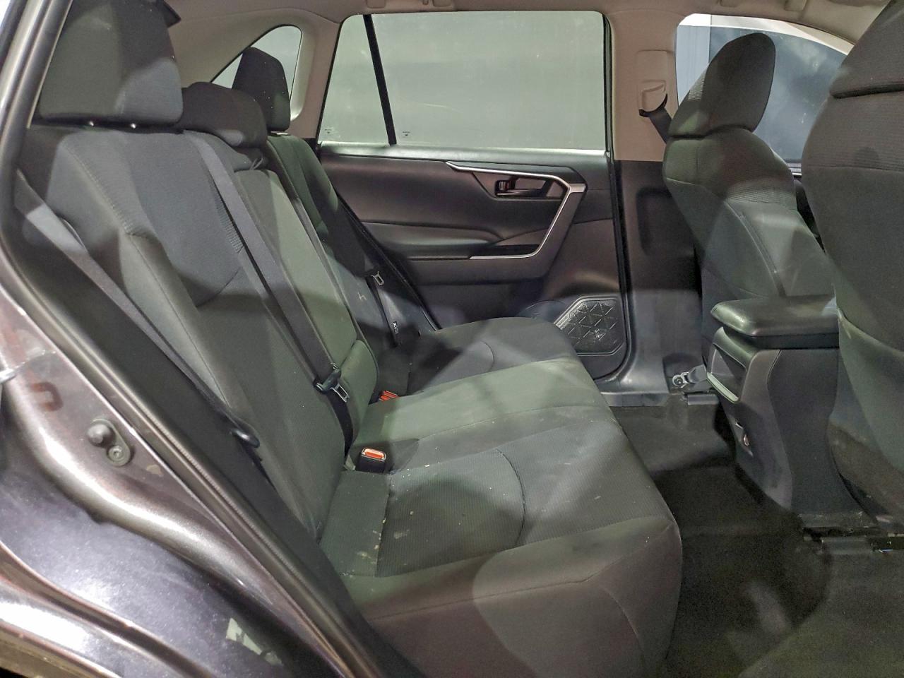 2021 TOYOTA RAV4 LE photo 11