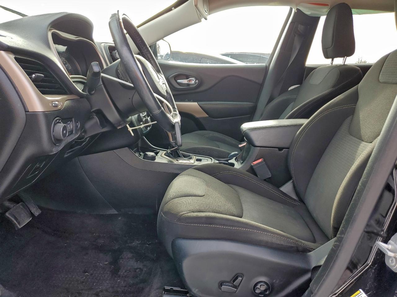 2017 JEEP CHEROKEE LATITUDE photo 7