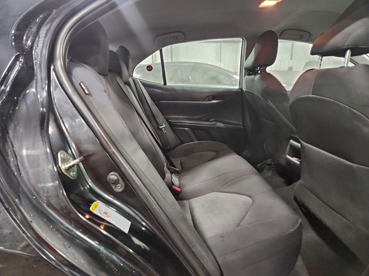 2018 TOYOTA CAMRY LE photo 10