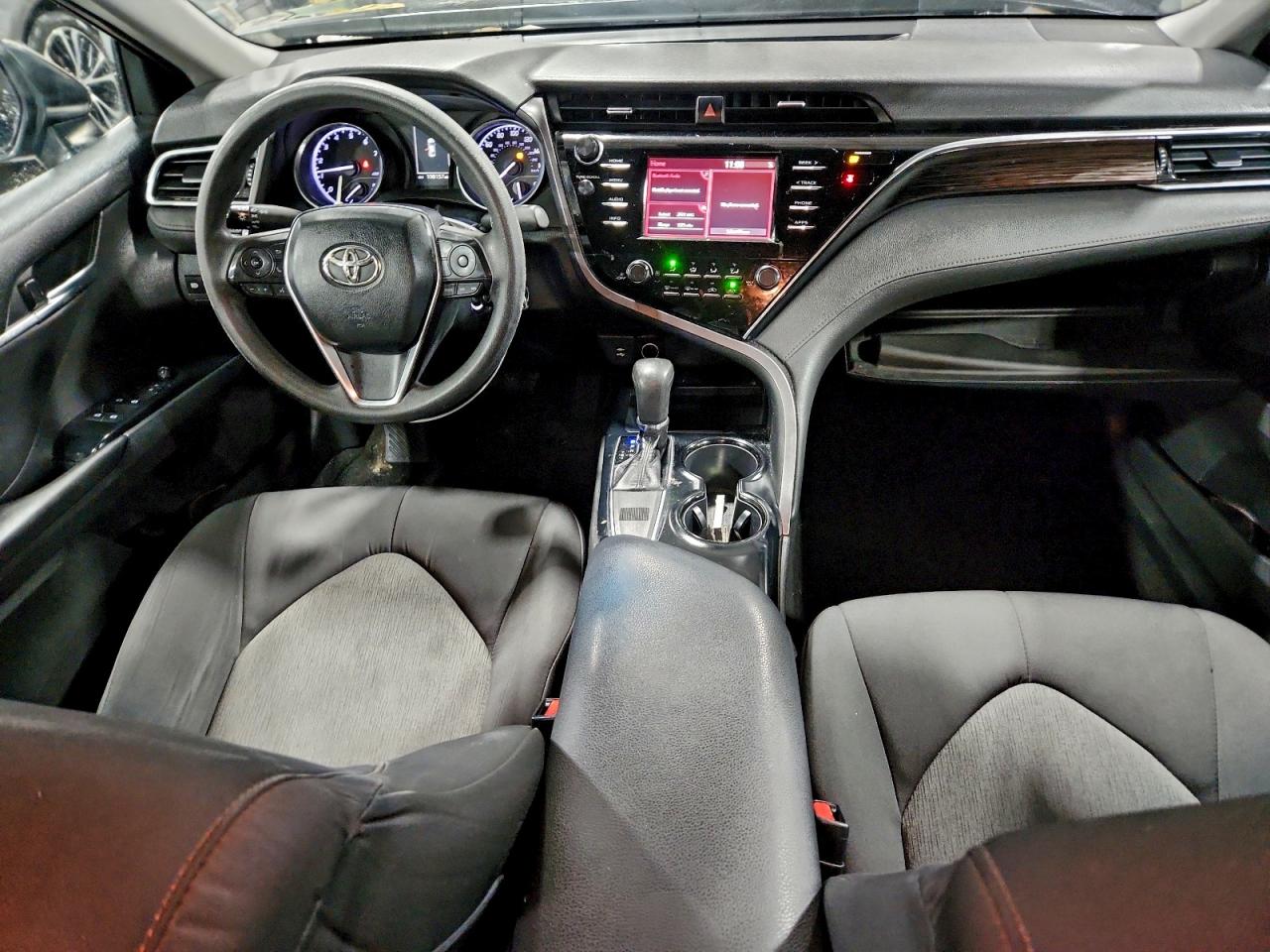 2018 TOYOTA CAMRY LE photo 8