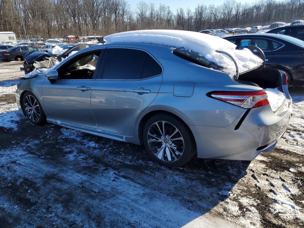 2020 TOYOTA CAMRY SE photo 3