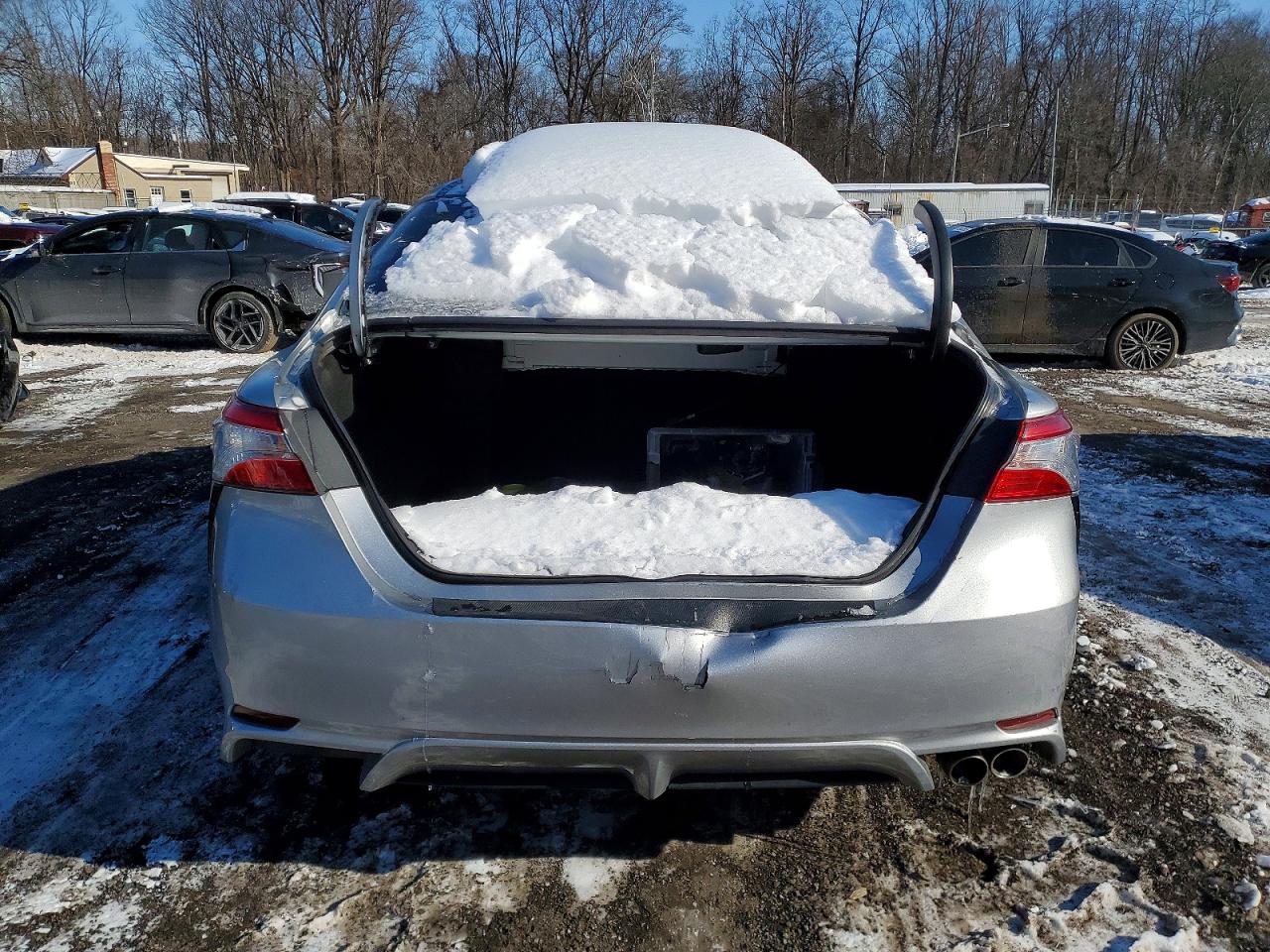 2020 TOYOTA CAMRY SE photo 11