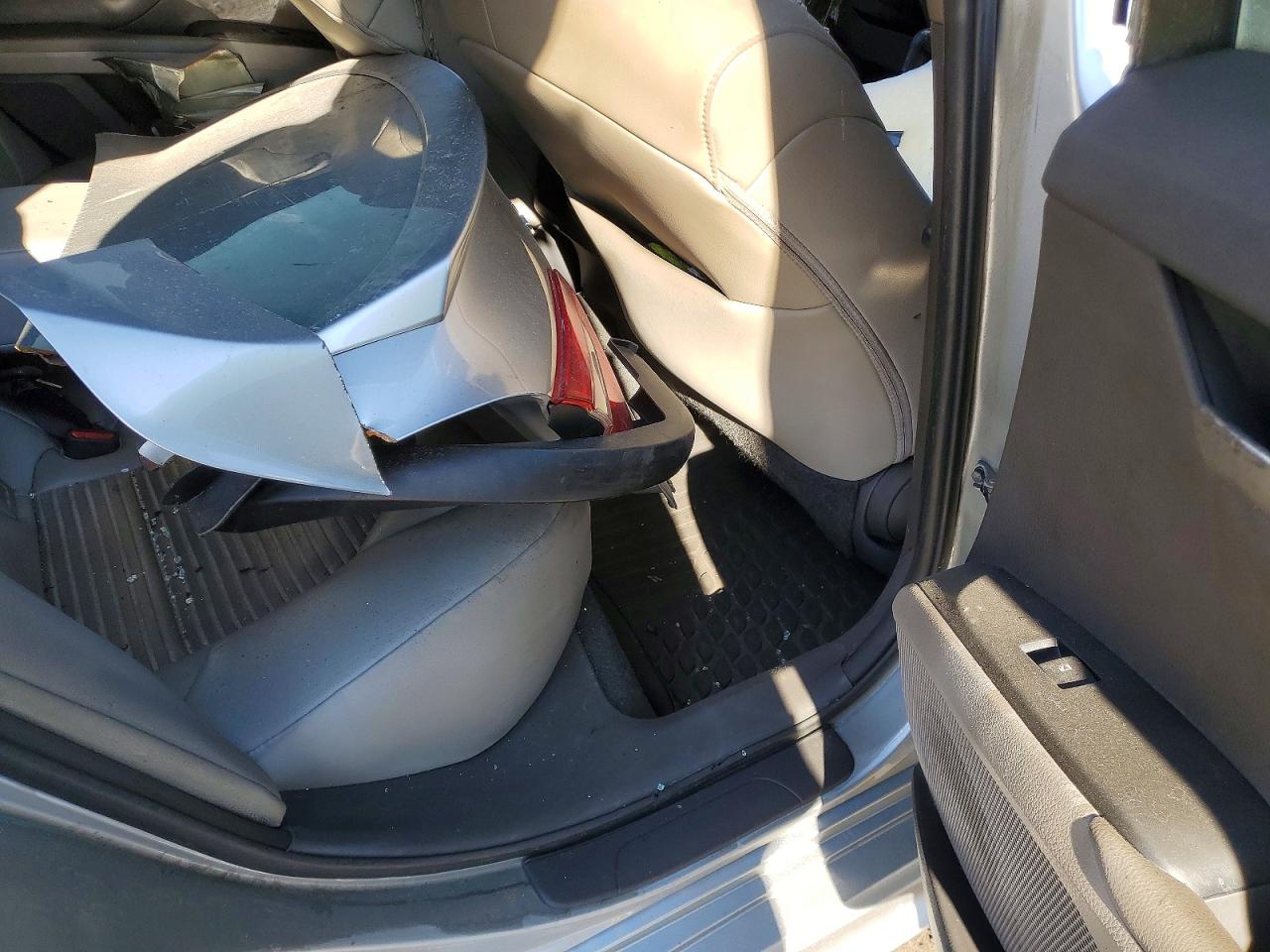 2020 TOYOTA CAMRY SE photo 19