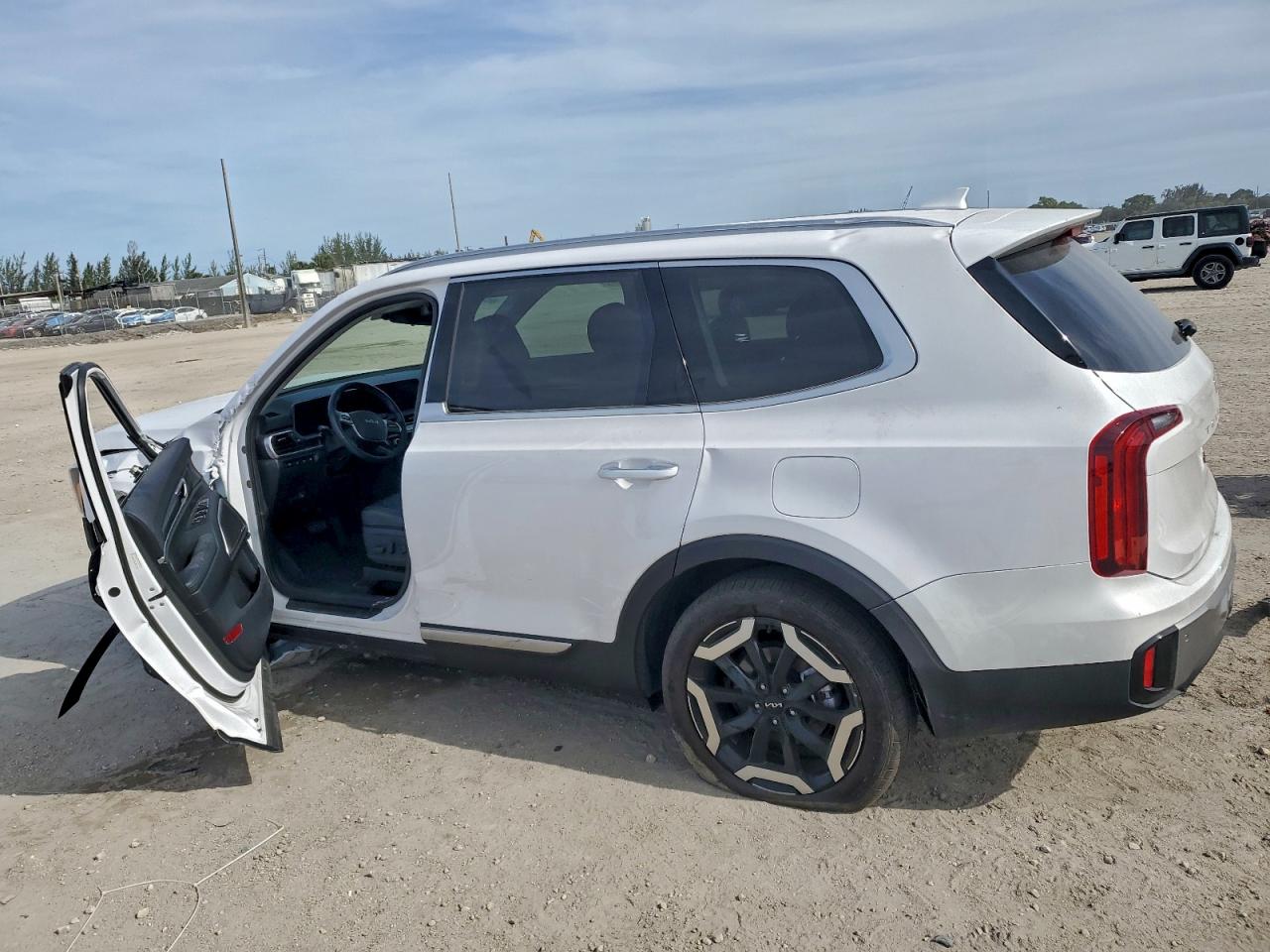 2025 KIA TELLURIDE S photo 2