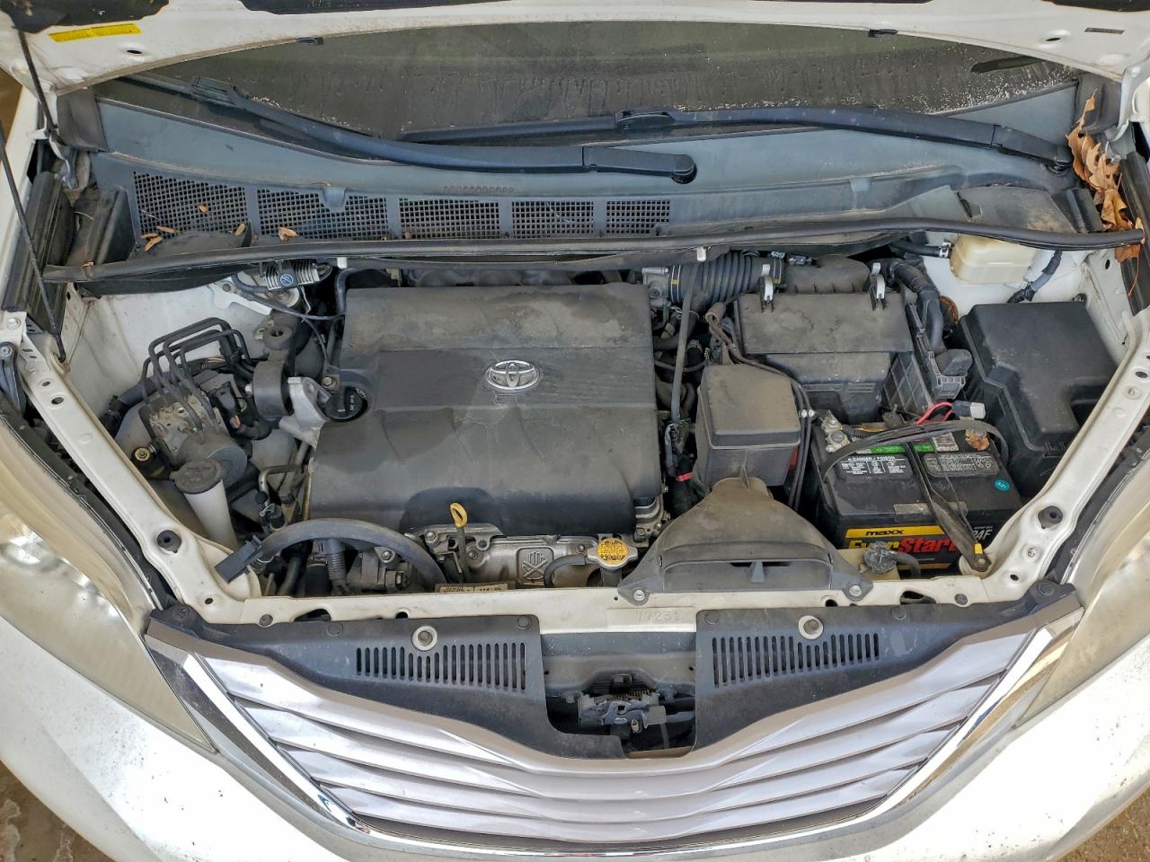 2015 TOYOTA SIENNA XLE photo 12