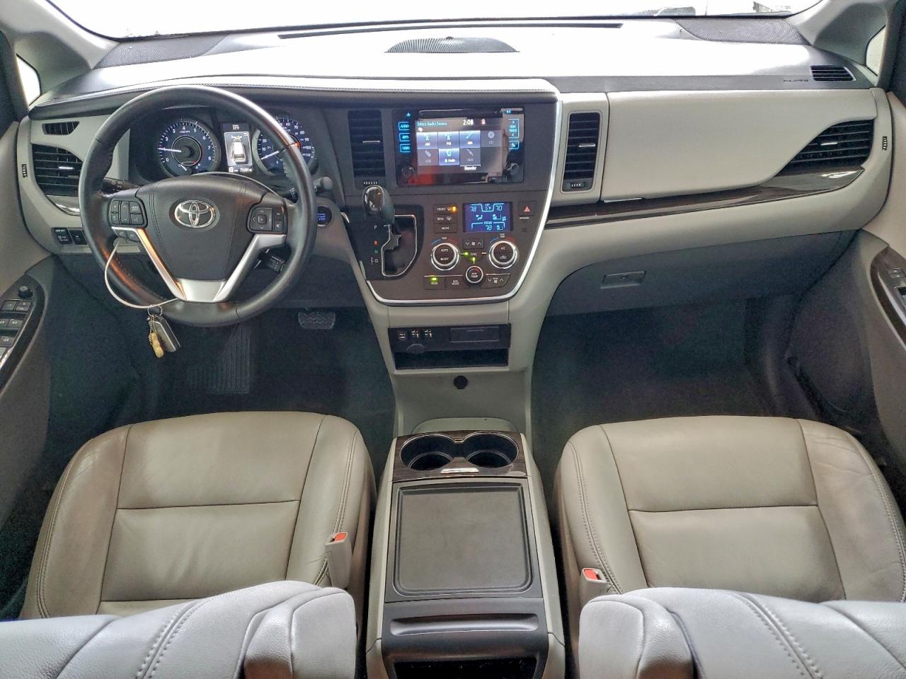 2015 TOYOTA SIENNA XLE photo 8