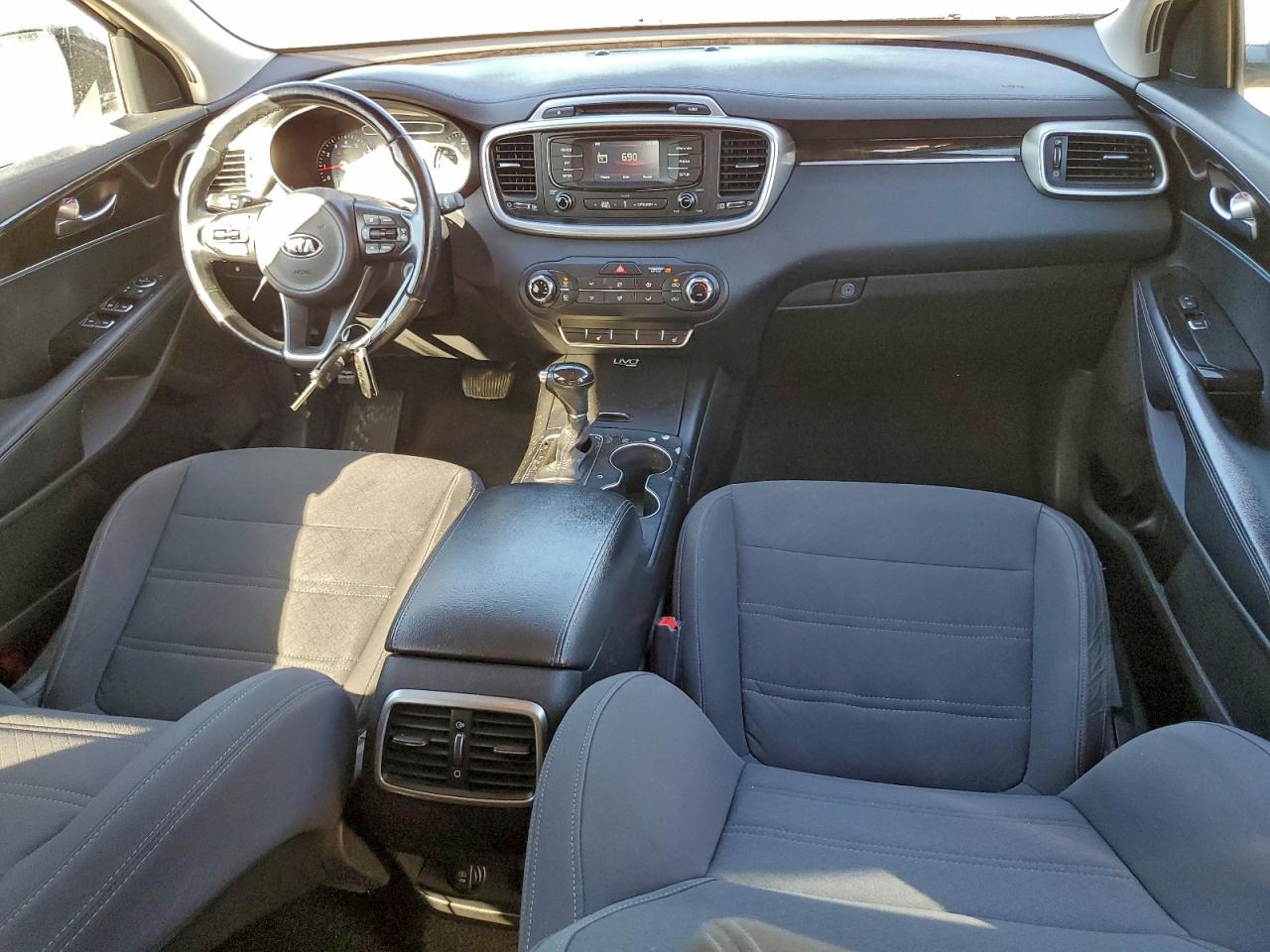 2016 KIA SORENTO LX photo 8
