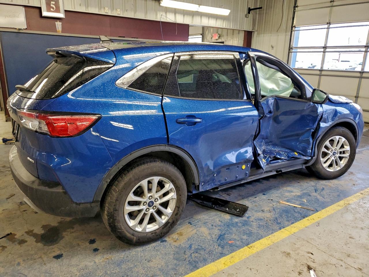 2022 FORD ESCAPE SE photo 3