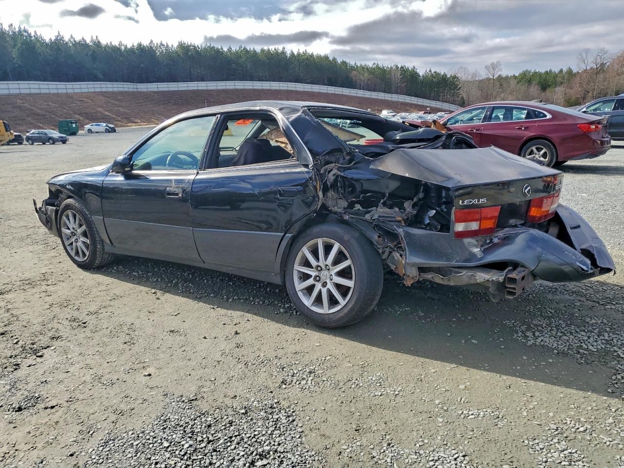 1998 LEXUS ES 300 photo 2