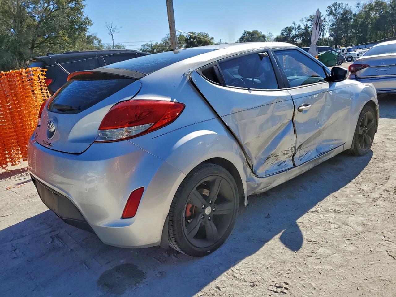 2015 HYUNDAI VELOSTER photo 5