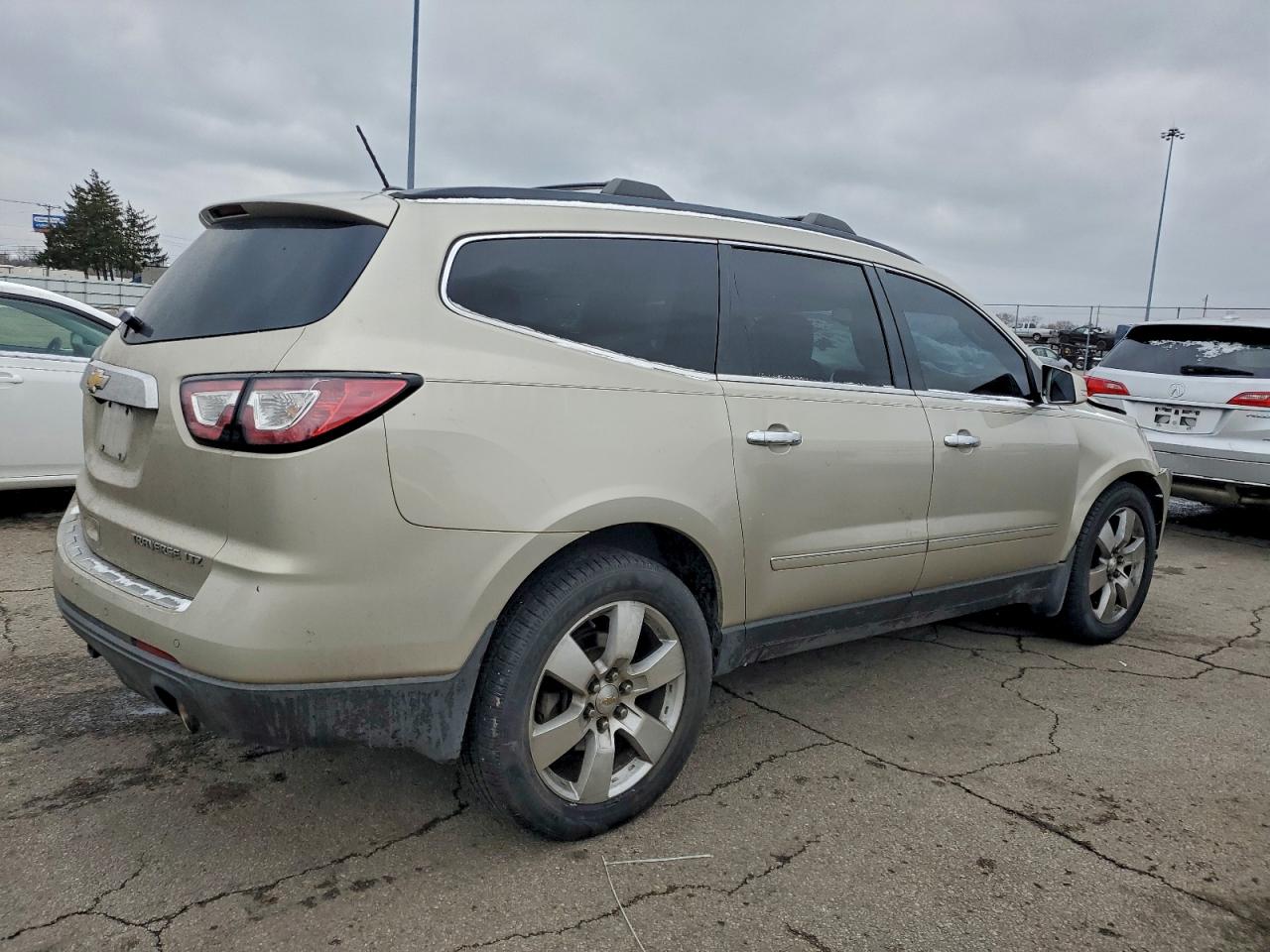 2014 CHEVROLET TRAVERSE LTZ photo 3