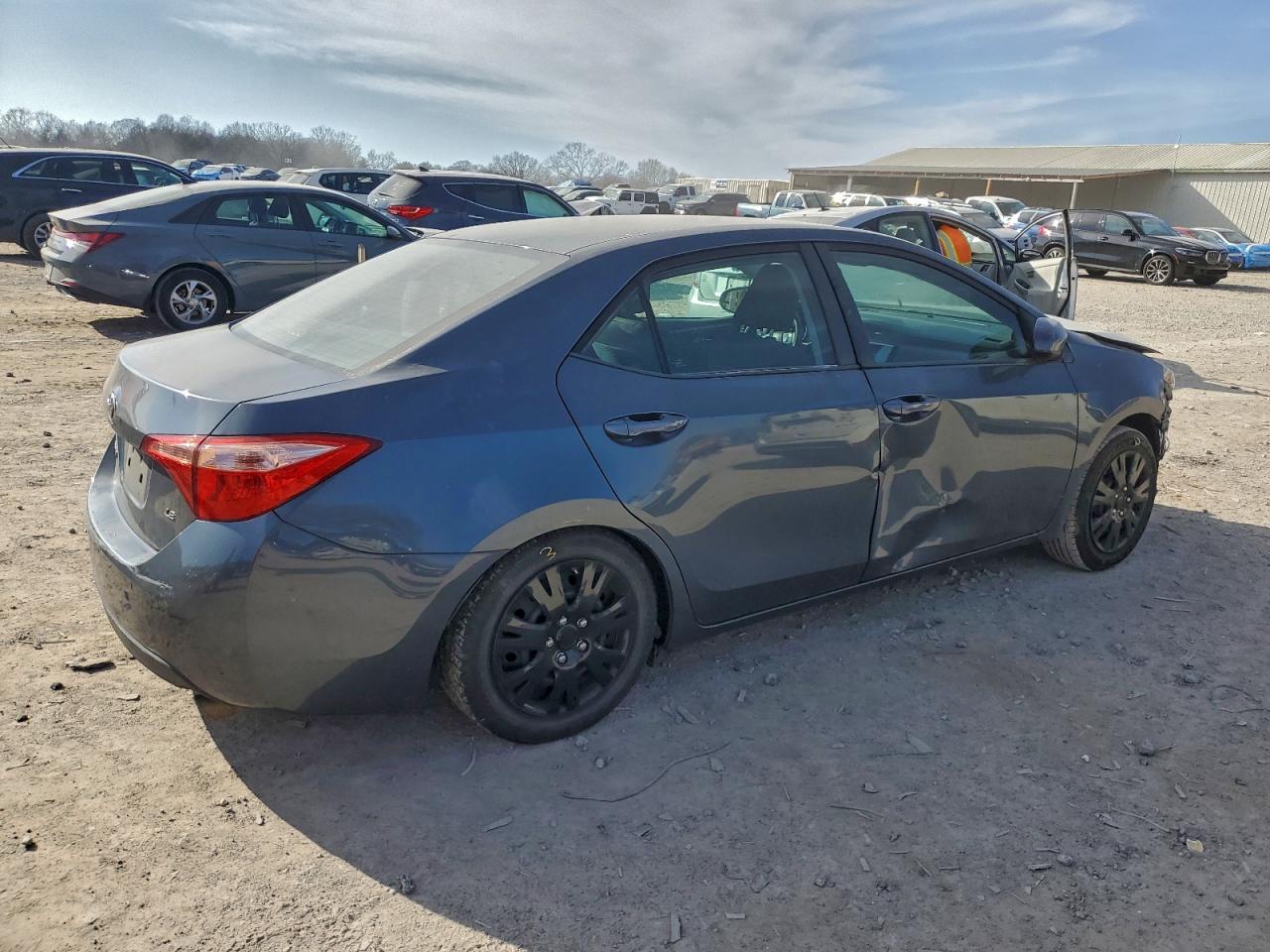 2019 TOYOTA COROLLA L photo 3