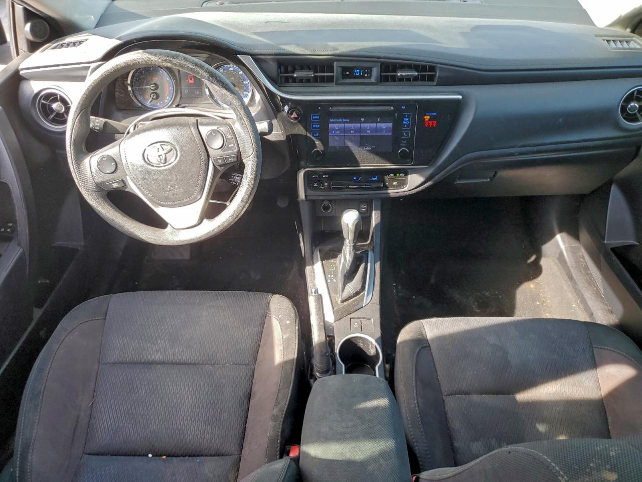 2019 TOYOTA COROLLA L photo 8