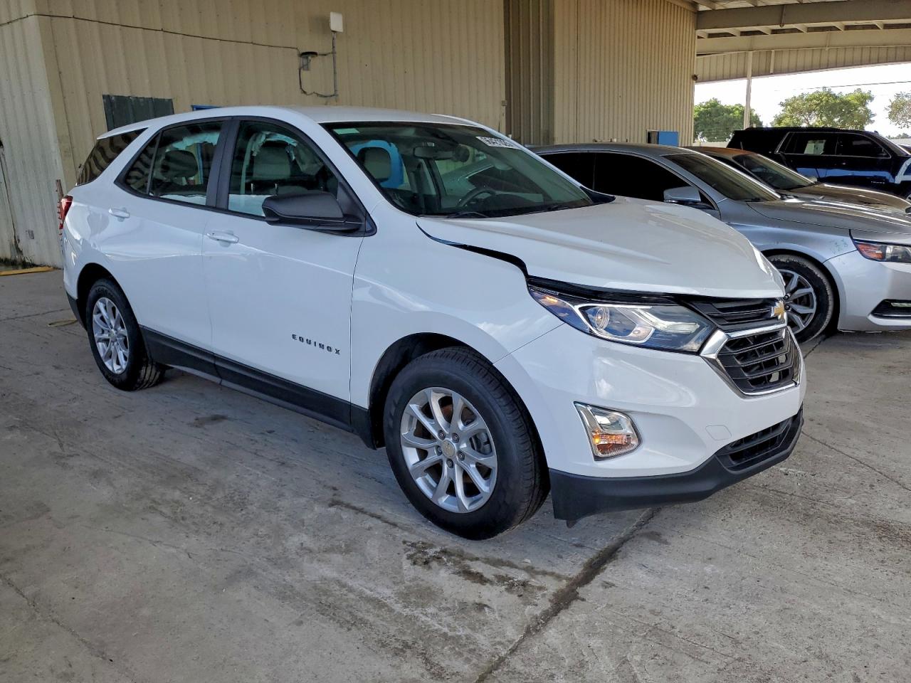 2021 CHEVROLET EQUINOX LS photo 4