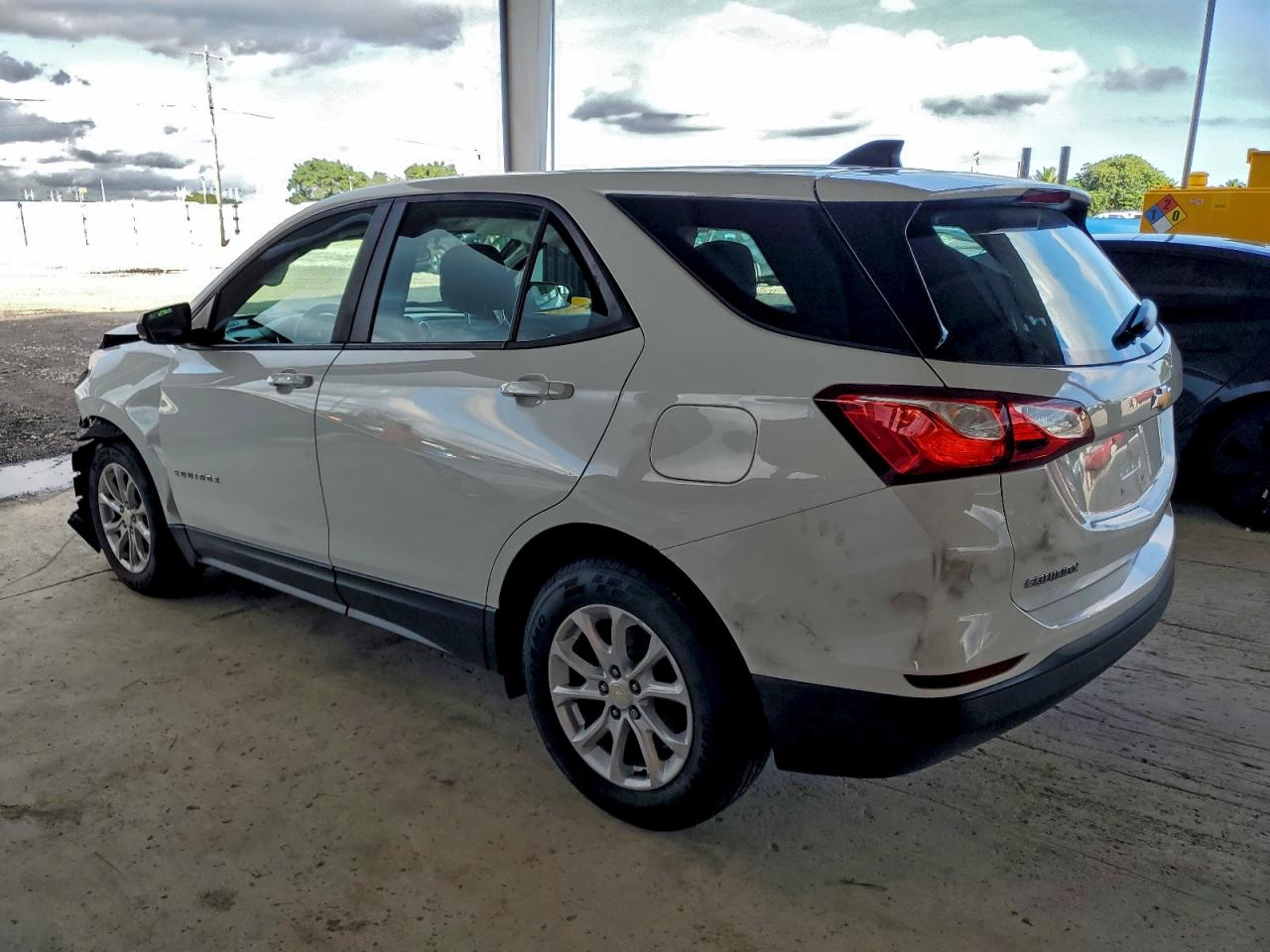 2021 CHEVROLET EQUINOX LS photo 2