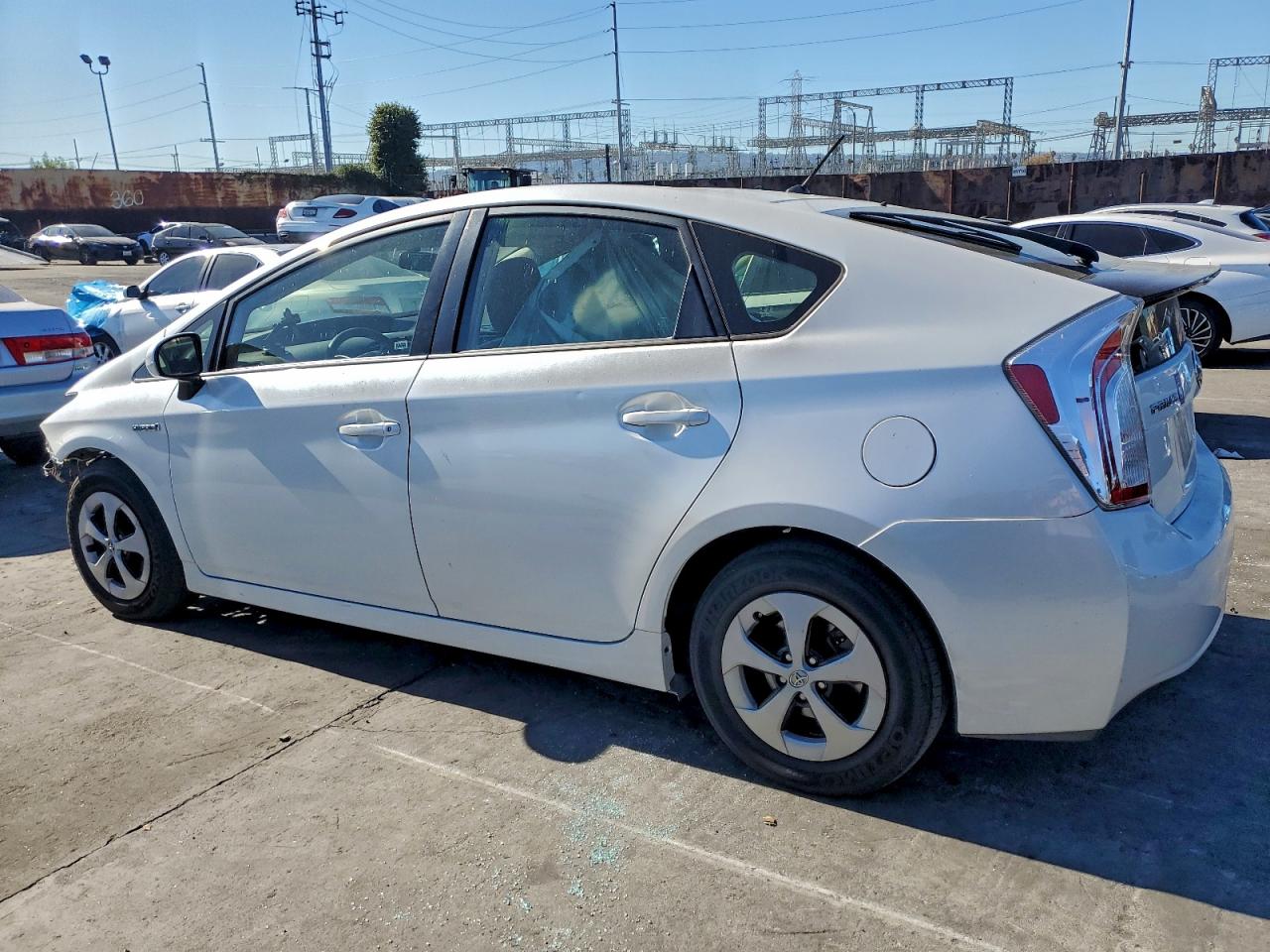 2014 TOYOTA PRIUS photo 2