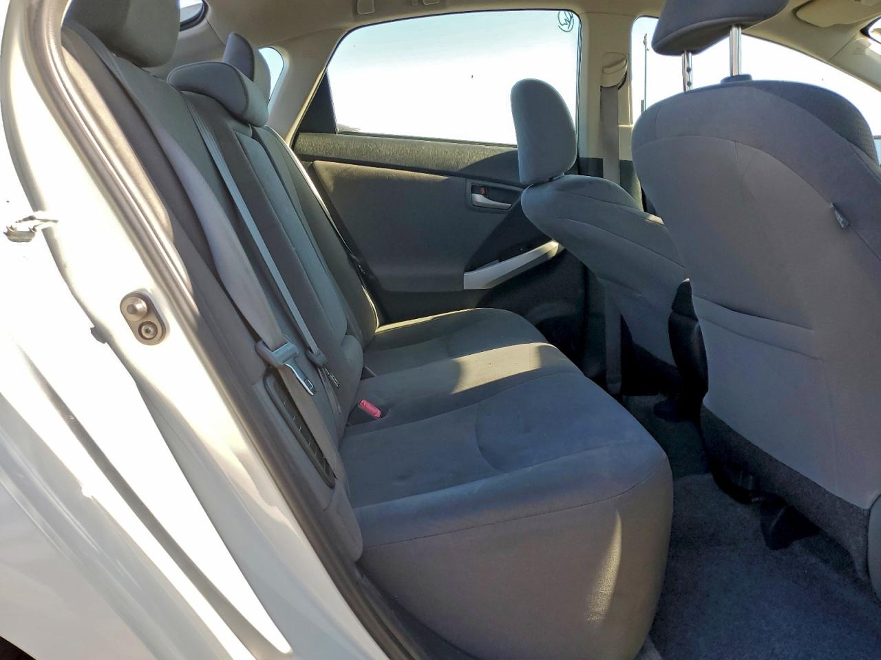 2014 TOYOTA PRIUS photo 10