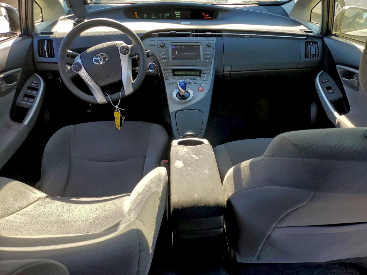 2014 TOYOTA PRIUS photo 8