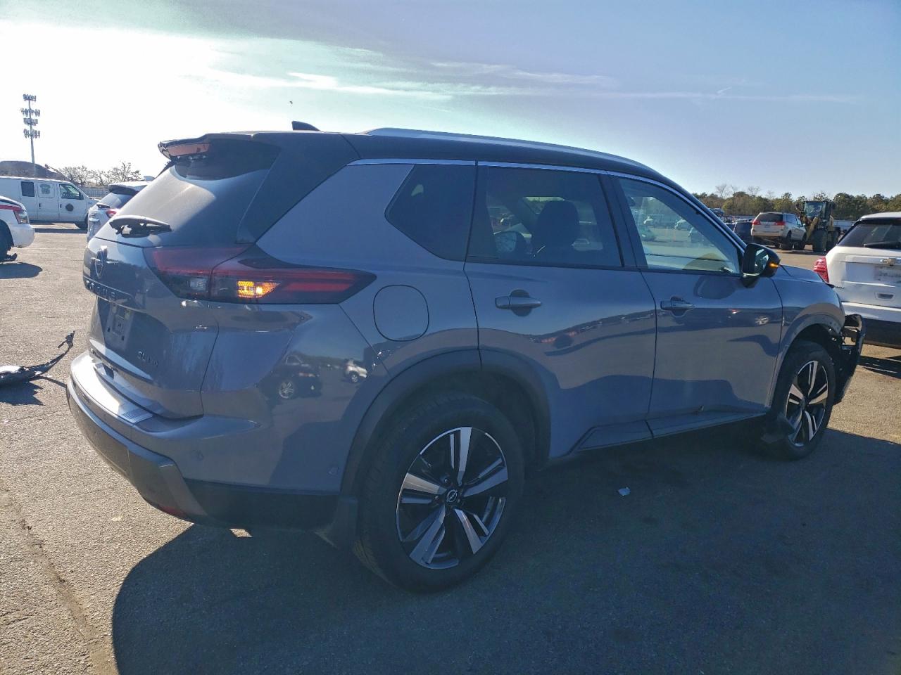 2025 NISSAN ROGUE SL photo 3