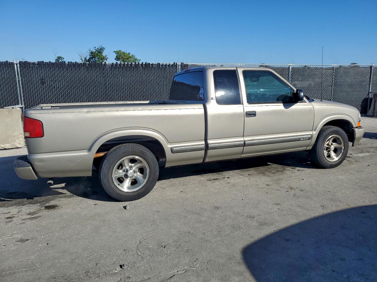 2001 CHEVROLET S TRUCK S10 photo 3